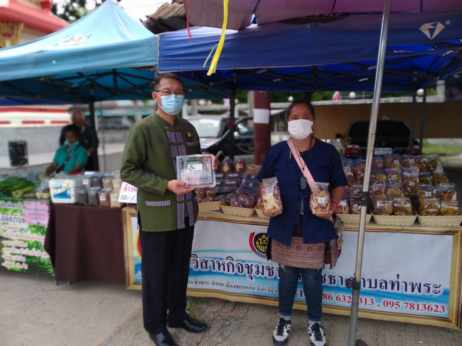 ?พช.ขอนแก่น : จัดตลาดนัดชุมชน ประชาสุขใจ สู้ภัย COVID -19 เพื่อช่วยเหลือพี่น้องเกษตรกร ผู้ผลิตผู้ประกอบการ OTOP กลุ่มผู้ผลิตในชุมชน