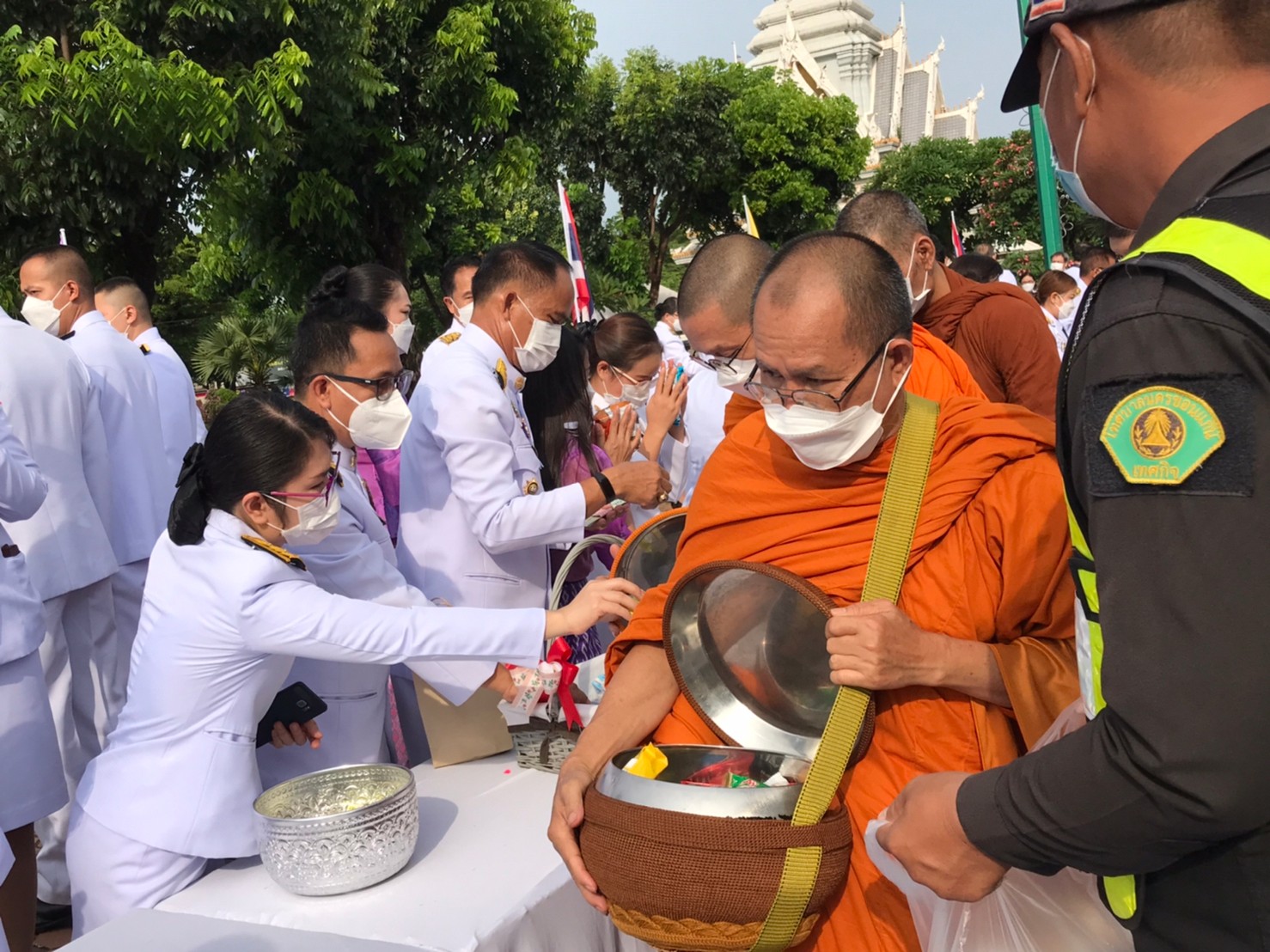 พช.ขอนแก่น ร่วมทำบุญตักบาตรถวายเป็นพระราชกุศล เนื่องในวันเฉลิมพระชนมพรรษา สมเด็จพระนางเจ้าฯ พระบรมราชินี