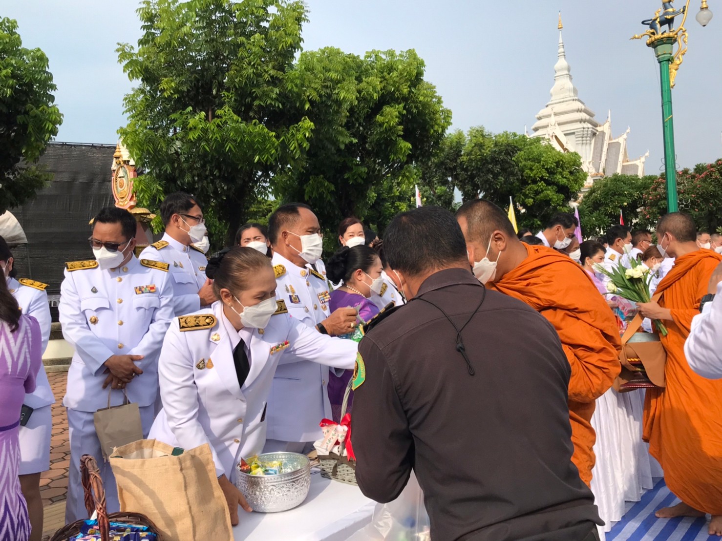 พช.ขอนแก่น ร่วมทำบุญตักบาตรถวายเป็นพระราชกุศล เนื่องในวันเฉลิมพระชนมพรรษา สมเด็จพระนางเจ้าฯ พระบรมราชินี