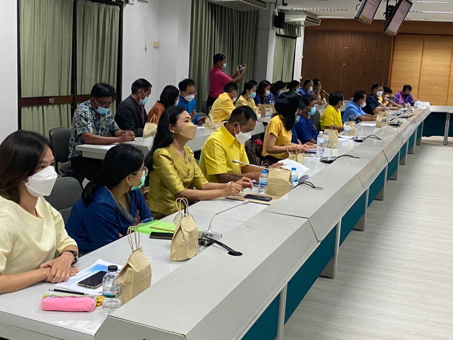 จังหวัดขอนแก่น : ประชุมคณะกรรมการรับรองมาตรฐานการพัฒนาชุมชน จังหวัดขอนแก่น ประจำปี 2565 ตามโครงการส่งเสริมและพัฒนาระบบมาตรฐานการพัฒนาชุมชน ระดับจังหวัด  กิจกรรมที่ ๒ ประเมิน/รับรอง/นำเสนอผลการพัฒนาตามระบบมาตรฐานการพัฒนาชุมชน 