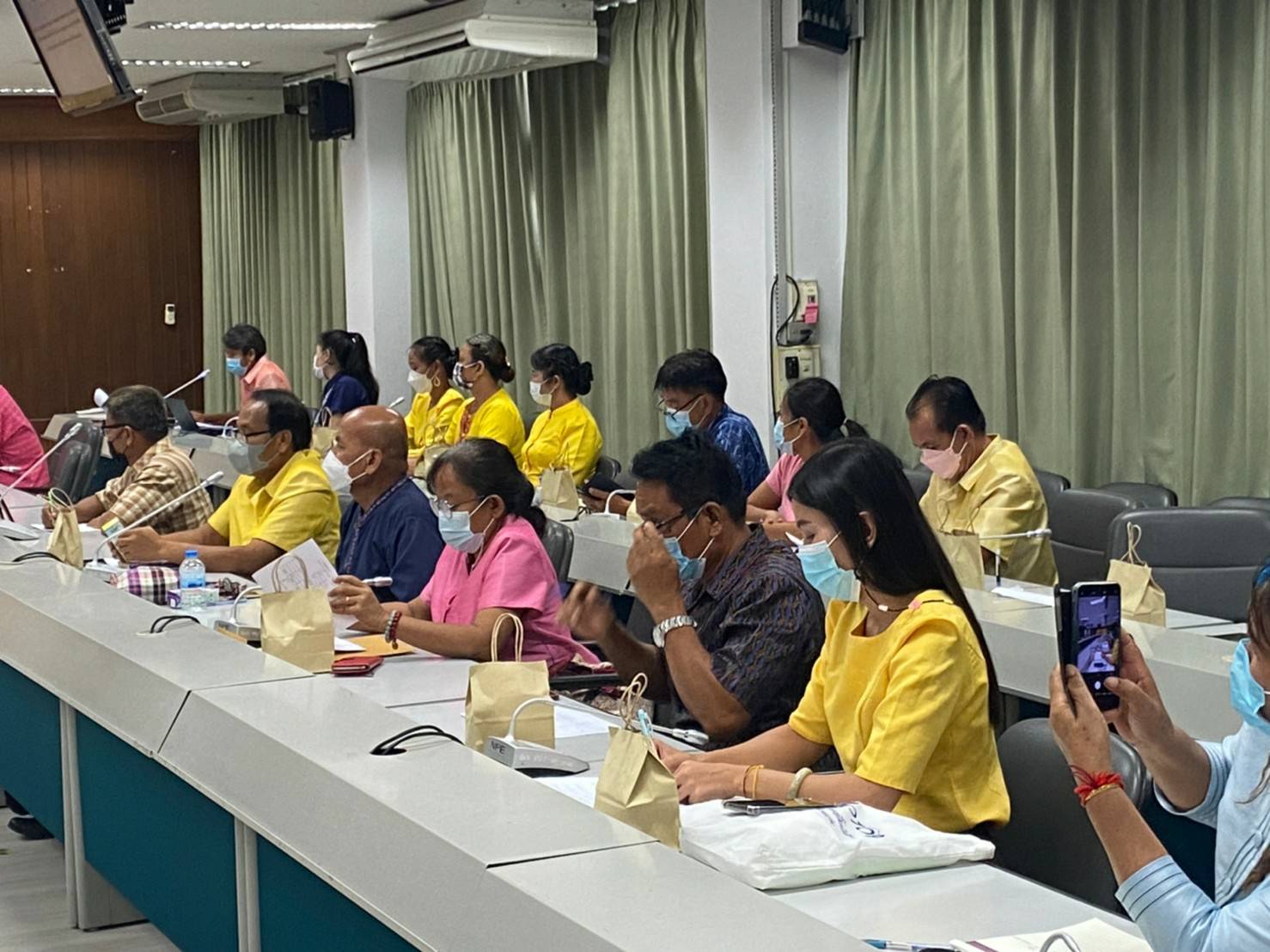 จังหวัดขอนแก่น : ประชุมคณะกรรมการรับรองมาตรฐานการพัฒนาชุมชน จังหวัดขอนแก่น ประจำปี 2565 ตามโครงการส่งเสริมและพัฒนาระบบมาตรฐานการพัฒนาชุมชน ระดับจังหวัด  กิจกรรมที่ ๒ ประเมิน/รับรอง/นำเสนอผลการพัฒนาตามระบบมาตรฐานการพัฒนาชุมชน 