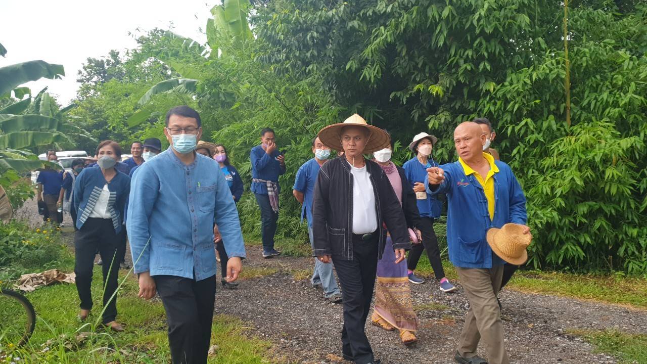 พช.ขอนแก่น : รองอธิบดี พช.(นายสุรศักดิ์ อักษรกุล) พร้อมคณะ ลงพื้นที่ติดตามผลการดำเนินโครงการ “โคก หนอง นา พช.” จ.ขอนแก่น