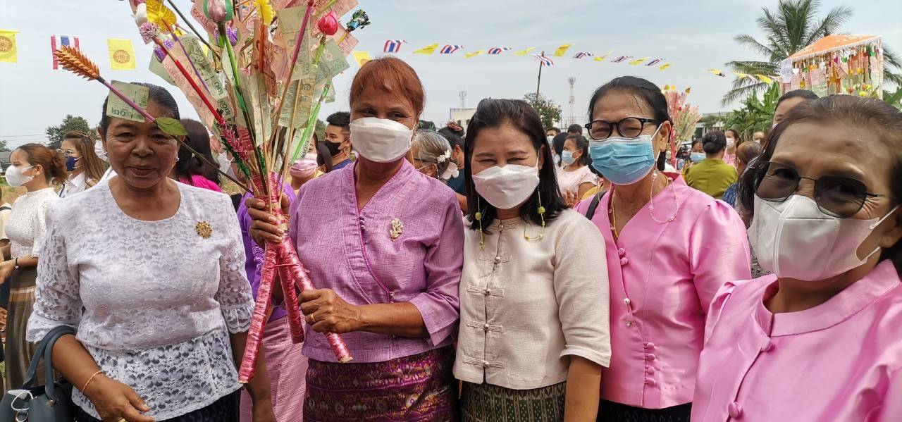 พช.ขอนแก่น : รองอธิบดีกรมการพัฒนาชุมชน (นายสุรศักดิ์  อักษรกุล) ทอดผ้าป่าสามัคคี สมทบทุนสร้างอุโบสถวัดทางพาด อำเภอเขาสวนกวาง จังหวัดขอนแก่น