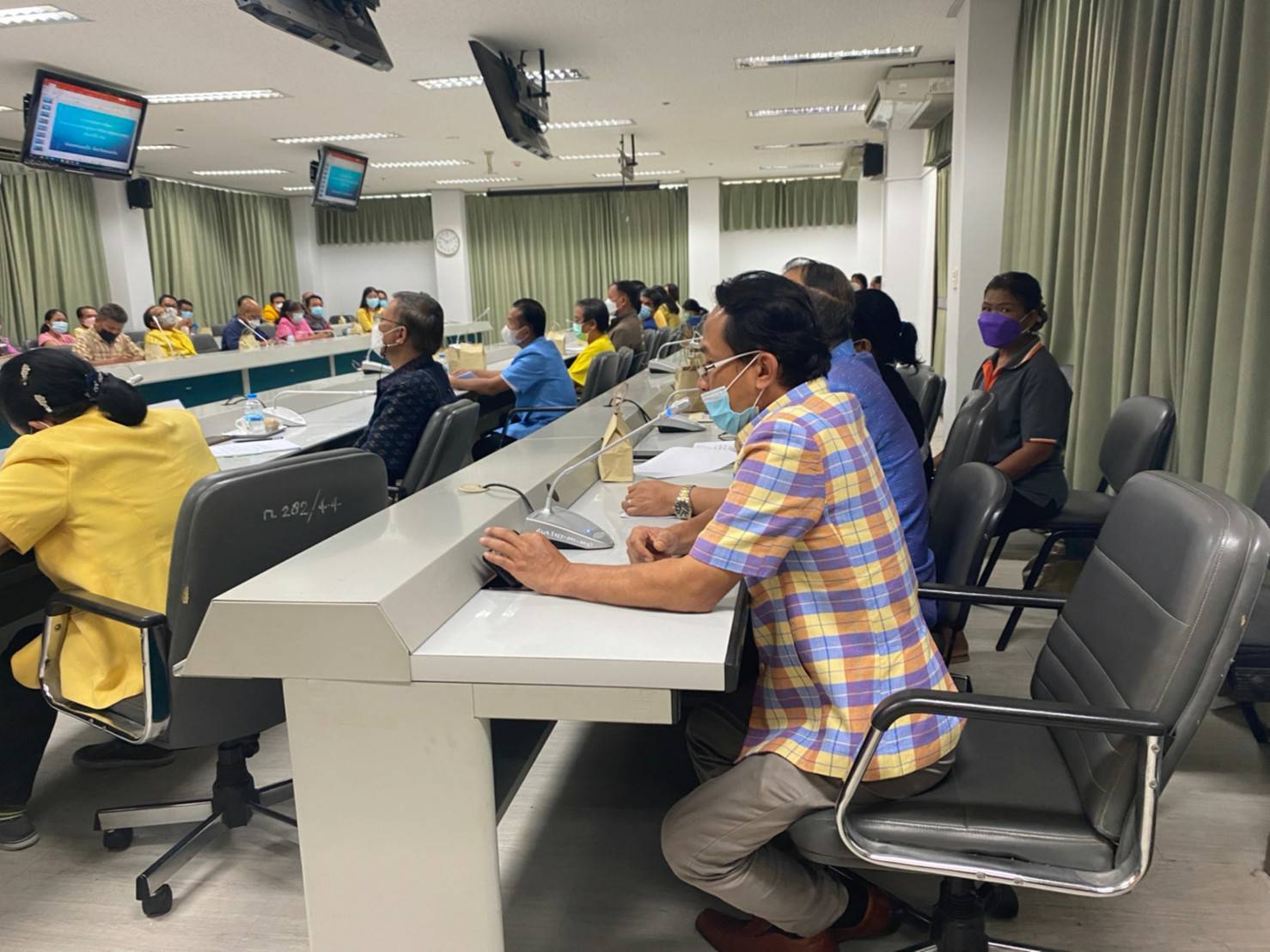 จังหวัดขอนแก่น : ประชุมคณะกรรมการรับรองมาตรฐานการพัฒนาชุมชน จังหวัดขอนแก่น ประจำปี 2565 ตามโครงการส่งเสริมและพัฒนาระบบมาตรฐานการพัฒนาชุมชน ระดับจังหวัด  กิจกรรมที่ ๒ ประเมิน/รับรอง/นำเสนอผลการพัฒนาตามระบบมาตรฐานการพัฒนาชุมชน 