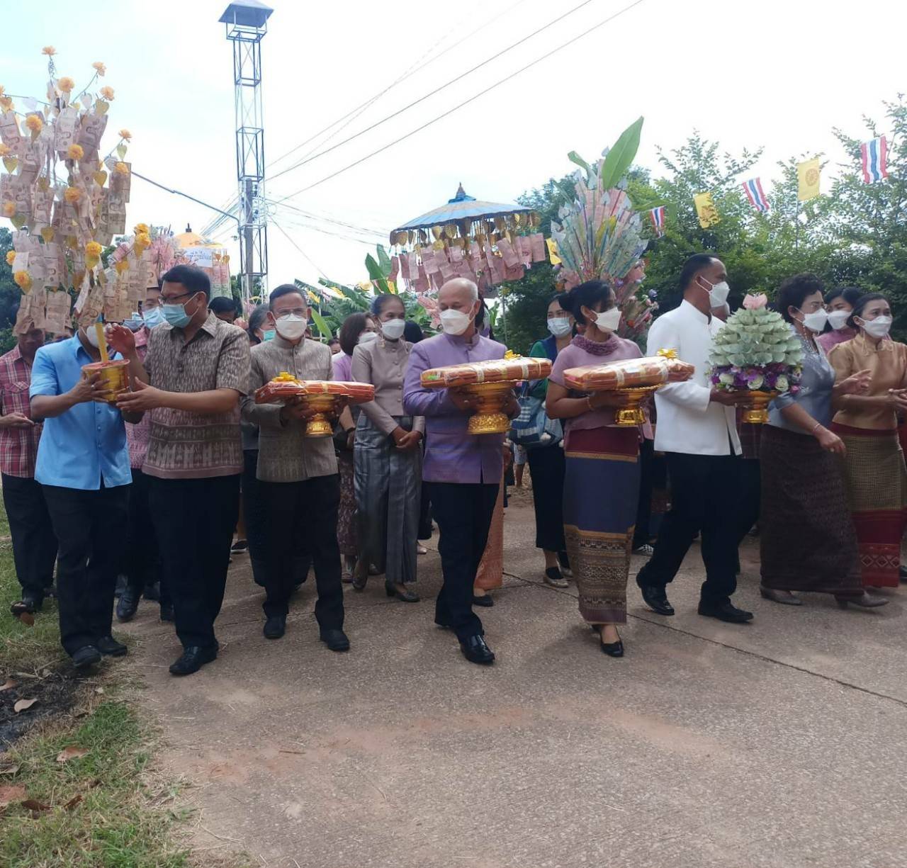 พช.ขอนแก่น : รองอธิบดีกรมการพัฒนาชุมชน (นายสุรศักดิ์  อักษรกุล) ทอดผ้าป่าสามัคคี สมทบทุนสร้างอุโบสถวัดทางพาด อำเภอเขาสวนกวาง จังหวัดขอนแก่น