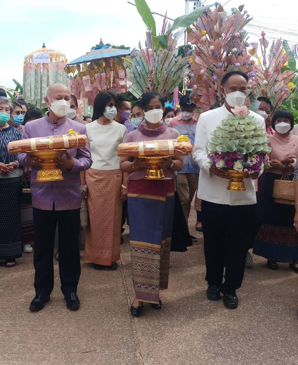 พช.ขอนแก่น : รองอธิบดีกรมการพัฒนาชุมชน (นายสุรศักดิ์  อักษรกุล) ทอดผ้าป่าสามัคคี สมทบทุนสร้างอุโบสถวัดทางพาด อำเภอเขาสวนกวาง จังหวัดขอนแก่น