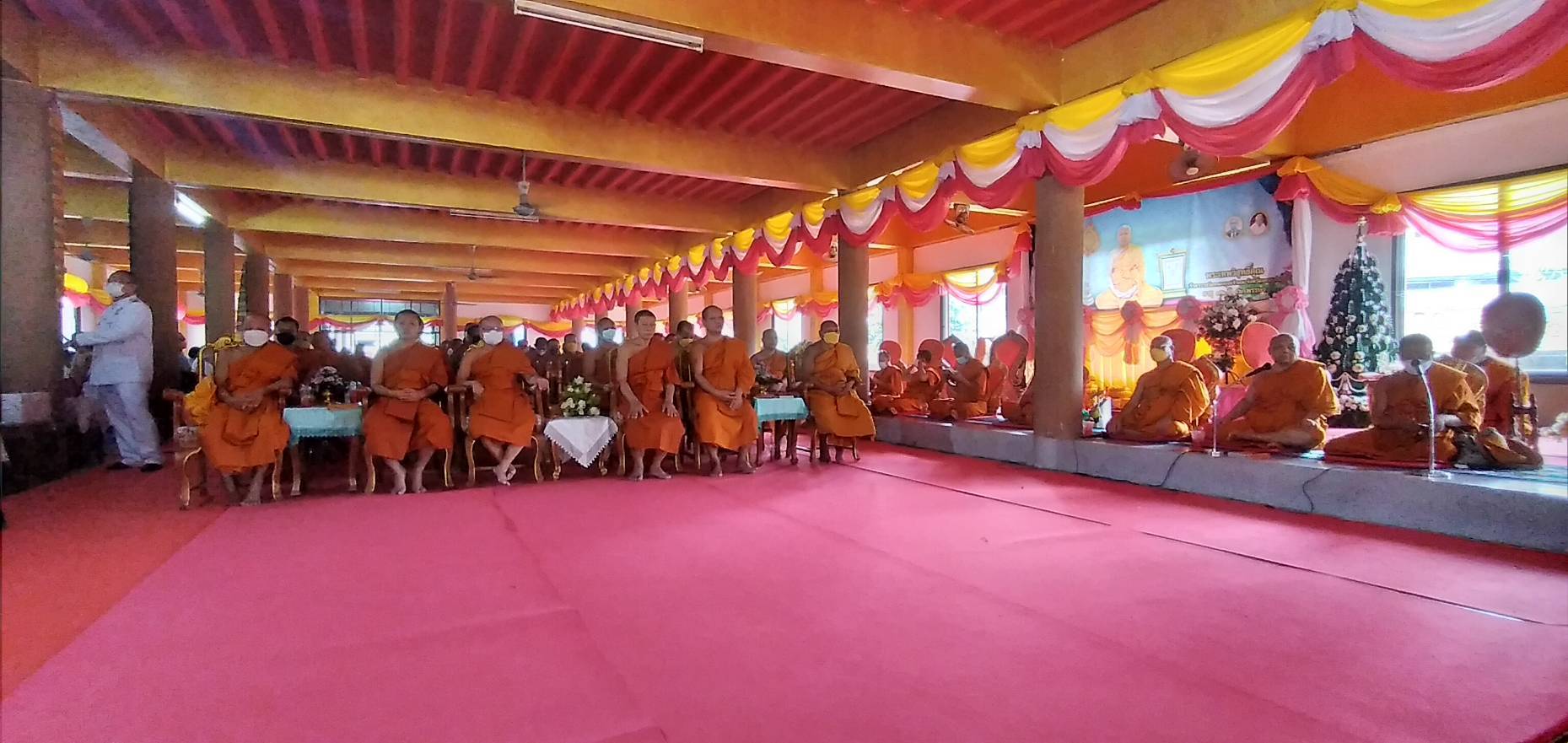 ?พช.ขอนแก่น : ร่วมพิธีพระราชทานน้ำสรง ผ้าไตร และเครื่องสักการะพระราชทาน ร่วมประกอบพิธีเจริญพระพุทธมนต์ แสดงมุทิตาจิตต่อเจ้าคณะจังหวัดขอนแก่น เนื่องในโอกาสเจริญอายุวัฒนมงคล ครบ 6 รอบ 72 ปี 52 พรรษา