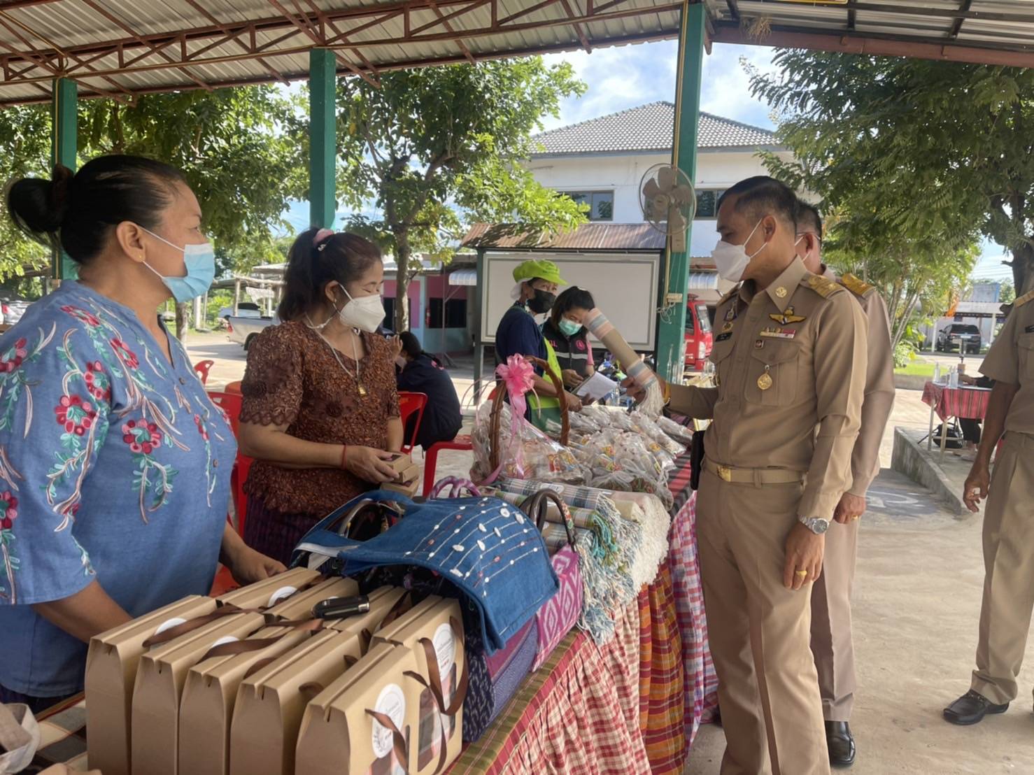 ?พช.ขอนแก่น : ร่วมต้อนรับคณะกรรมการตรวจสอบและประเมินผลประจำกระทรวงการพัฒนาสังคมและความมั่นคงของมนุษย์ (ค.ต.ป.พม.) ในการลงพื้นที่ ตรวจสอบประเมินผลการขับเคลื่อนงานด้านสังคมในพื้นที่อำเภอหนองเรือ จังหวัดขอนแก่น?