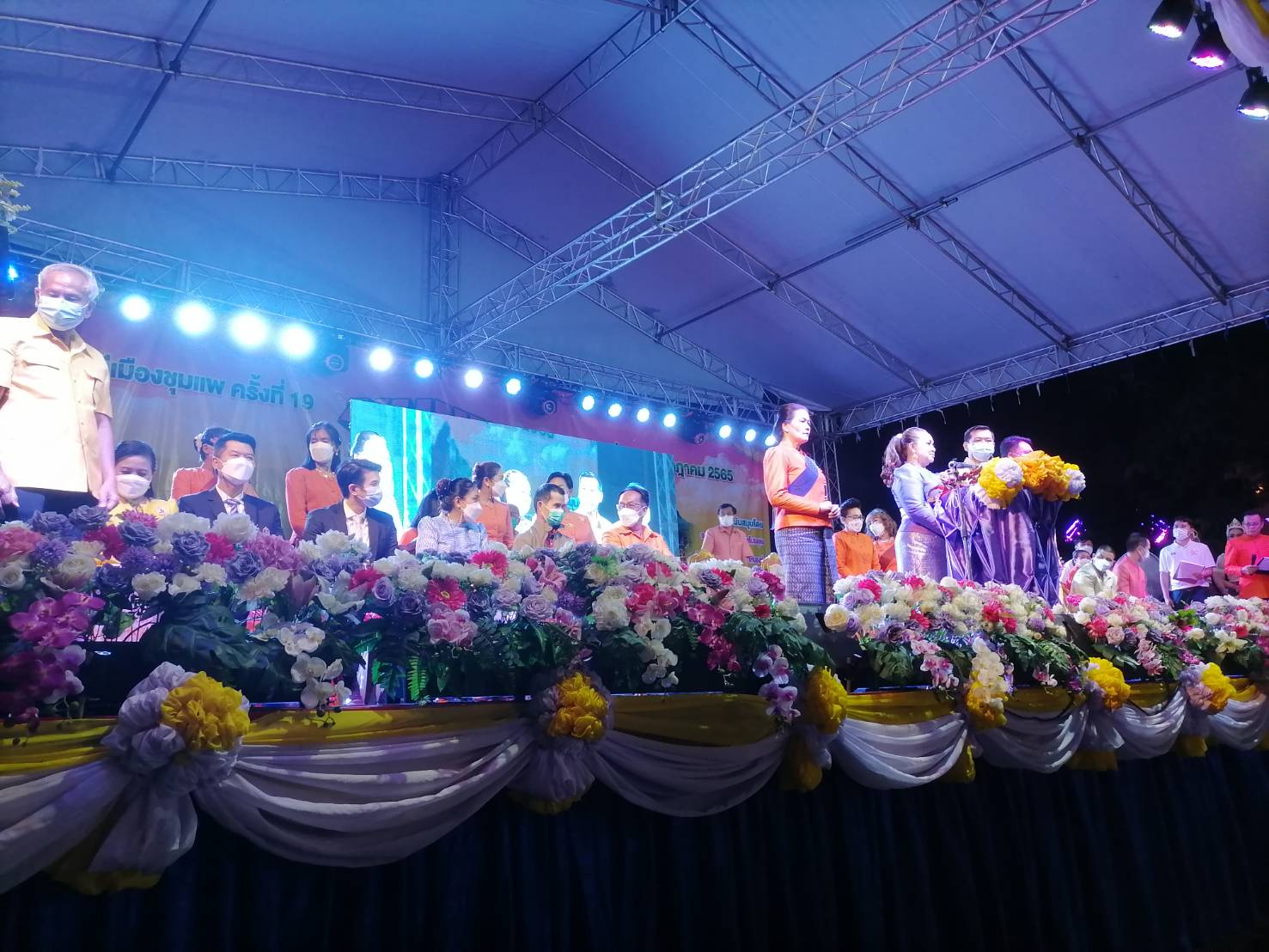 ?จังหวัดขอนแก่น : ยิ่งใหญ่อลังการ! ‘อ.ชุมแพ’ จัดงานประจำปีรวมของดีเมืองชุมแพครั้งที่ 19 ชวนชิม – ชม- ช้อป ตลาดนัดประชารัฐคนไทยยิ้มได้ ?