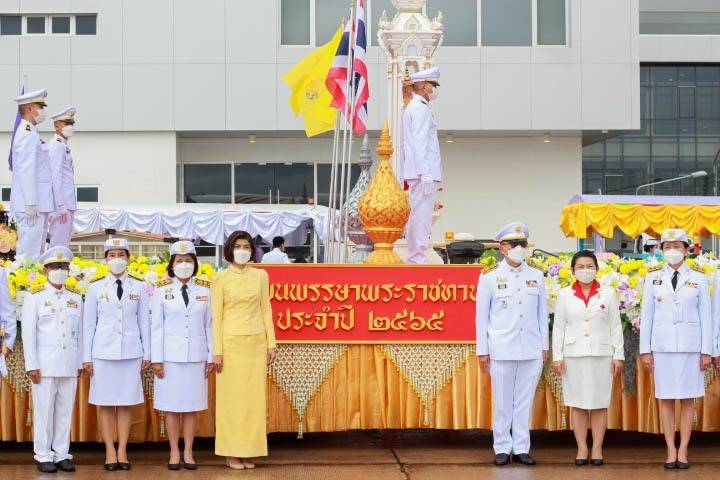?จังหวัดขอนแก่น เชิญเทียนพรรษาและผ้าอาบน้ำฝนพระราชทาน และพิธีสมโภชเทียนพรรษาพระราชทาน เมืองขามแก่น เสียงแคน ดอกคูน ประจำปี 2565 ?