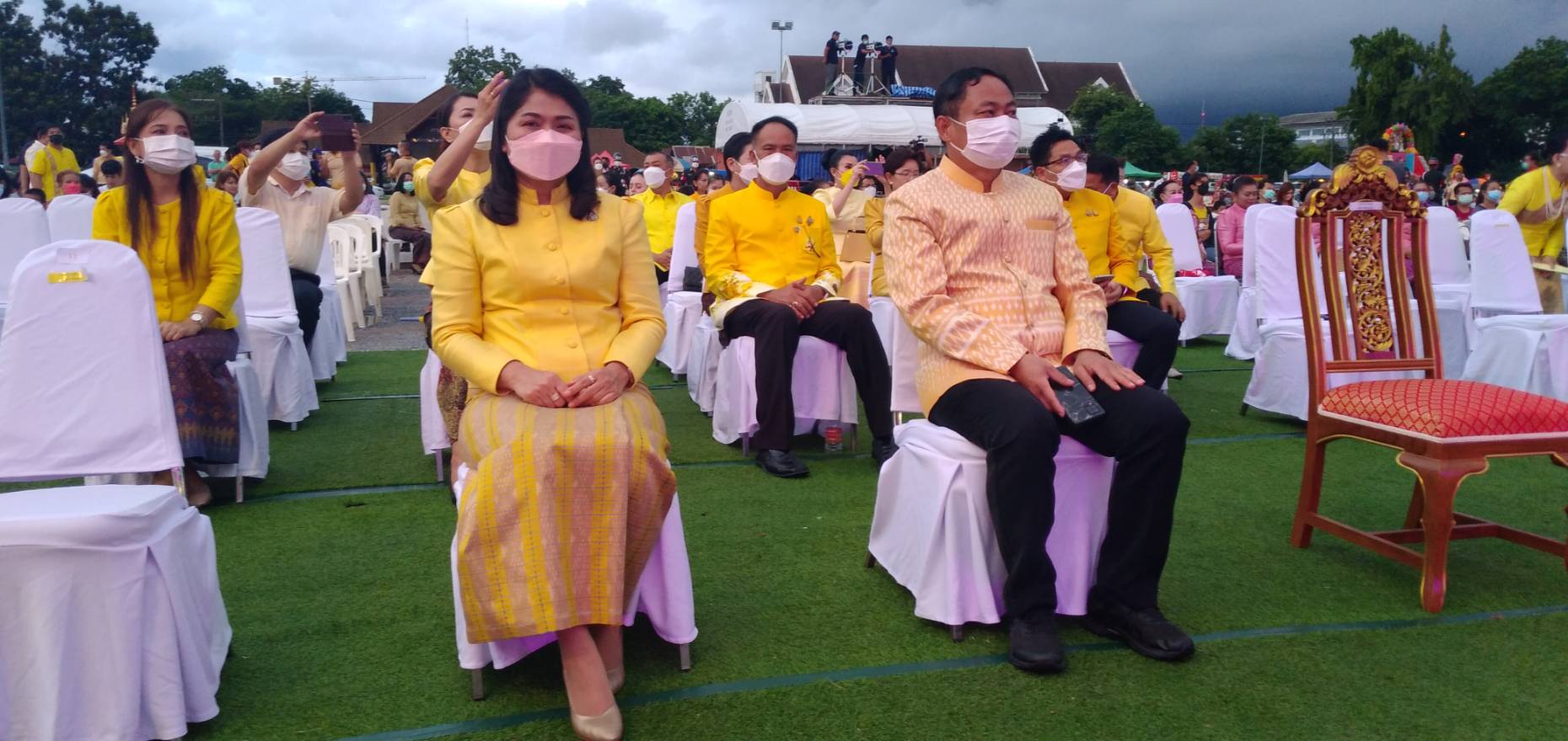 ?จังหวัดขอนแก่น เชิญเทียนพรรษาและผ้าอาบน้ำฝนพระราชทาน และพิธีสมโภชเทียนพรรษาพระราชทาน เมืองขามแก่น เสียงแคน ดอกคูน ประจำปี 2565 ?