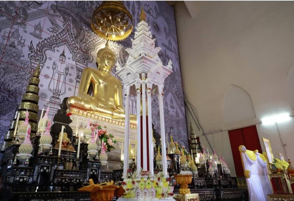 ?จังหวัดขอนแก่น : ผู้ว่าฯ ประกอบพิธีถวายเทียนพรรษาและผ้าอาบน้ำฝนพระราชทาน ณ พระอุโบสถวัดธาตุ พระอารามหลง ตำบลในเมือง อำภอเมืองขอนแก่น จังหวัดขอนแก่น ?