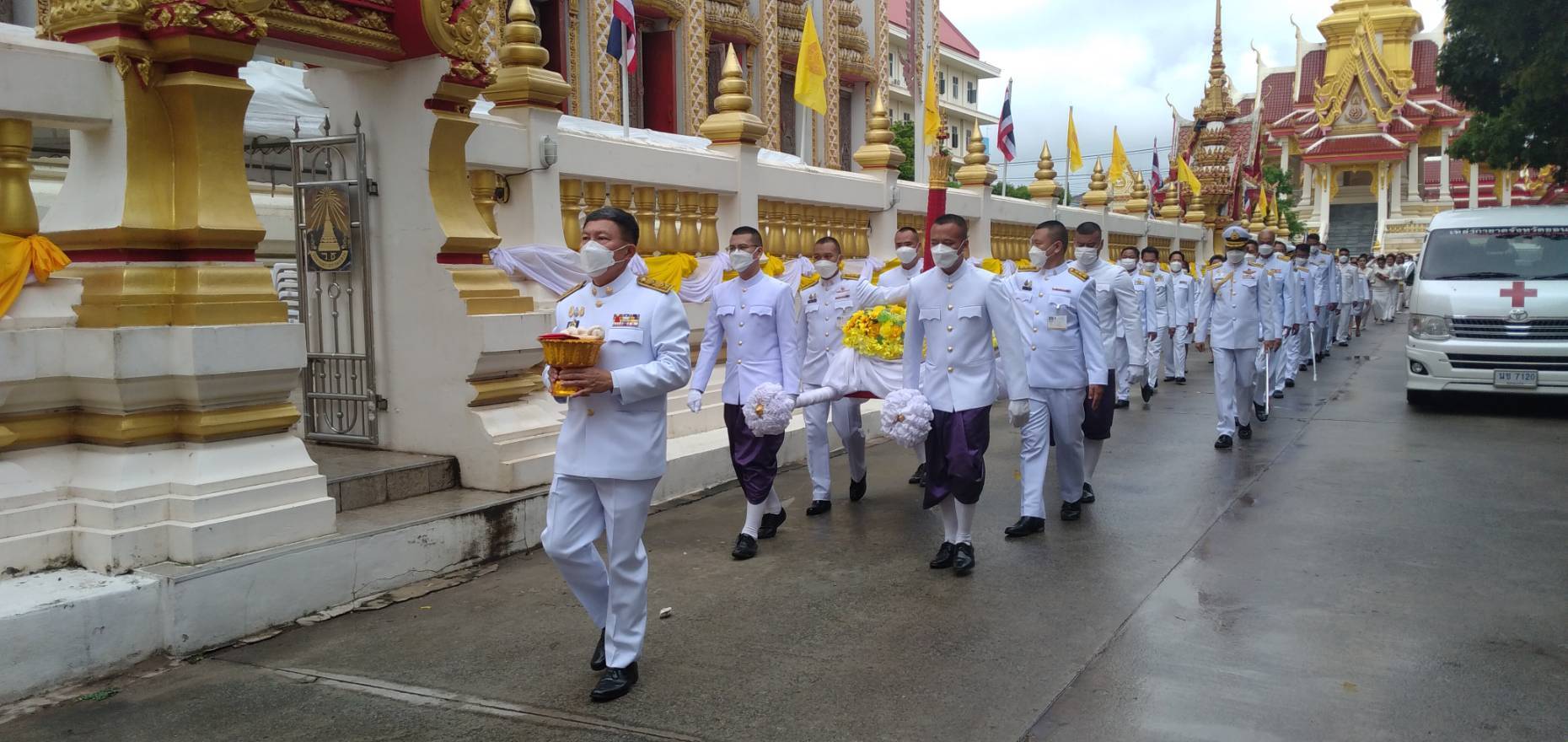 ?จังหวัดขอนแก่น : ผู้ว่าฯ ประกอบพิธีถวายเทียนพรรษาและผ้าอาบน้ำฝนพระราชทาน ณ พระอุโบสถวัดธาตุ พระอารามหลง ตำบลในเมือง อำภอเมืองขอนแก่น จังหวัดขอนแก่น ?