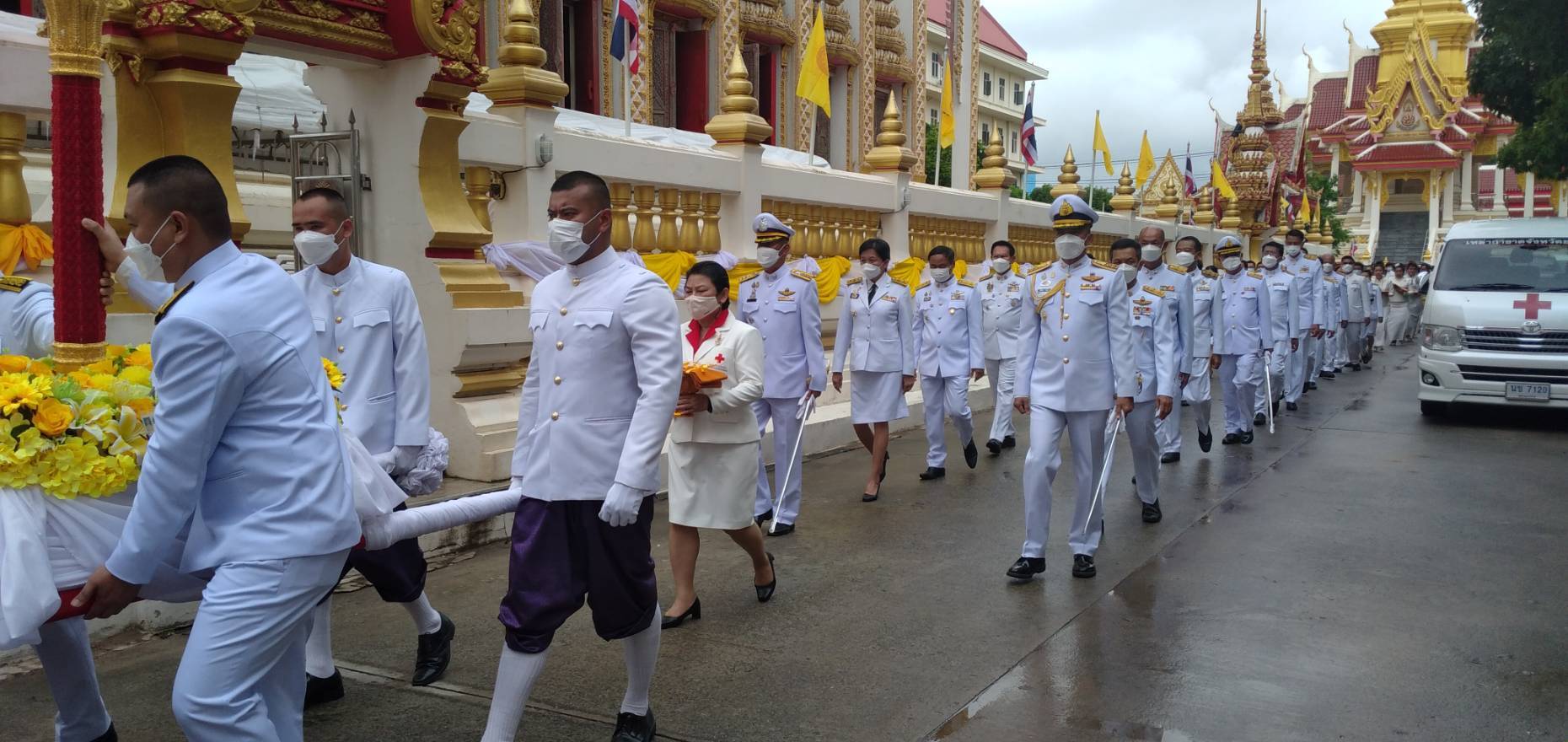 ?จังหวัดขอนแก่น : ผู้ว่าฯ ประกอบพิธีถวายเทียนพรรษาและผ้าอาบน้ำฝนพระราชทาน ณ พระอุโบสถวัดธาตุ พระอารามหลง ตำบลในเมือง อำภอเมืองขอนแก่น จังหวัดขอนแก่น ?