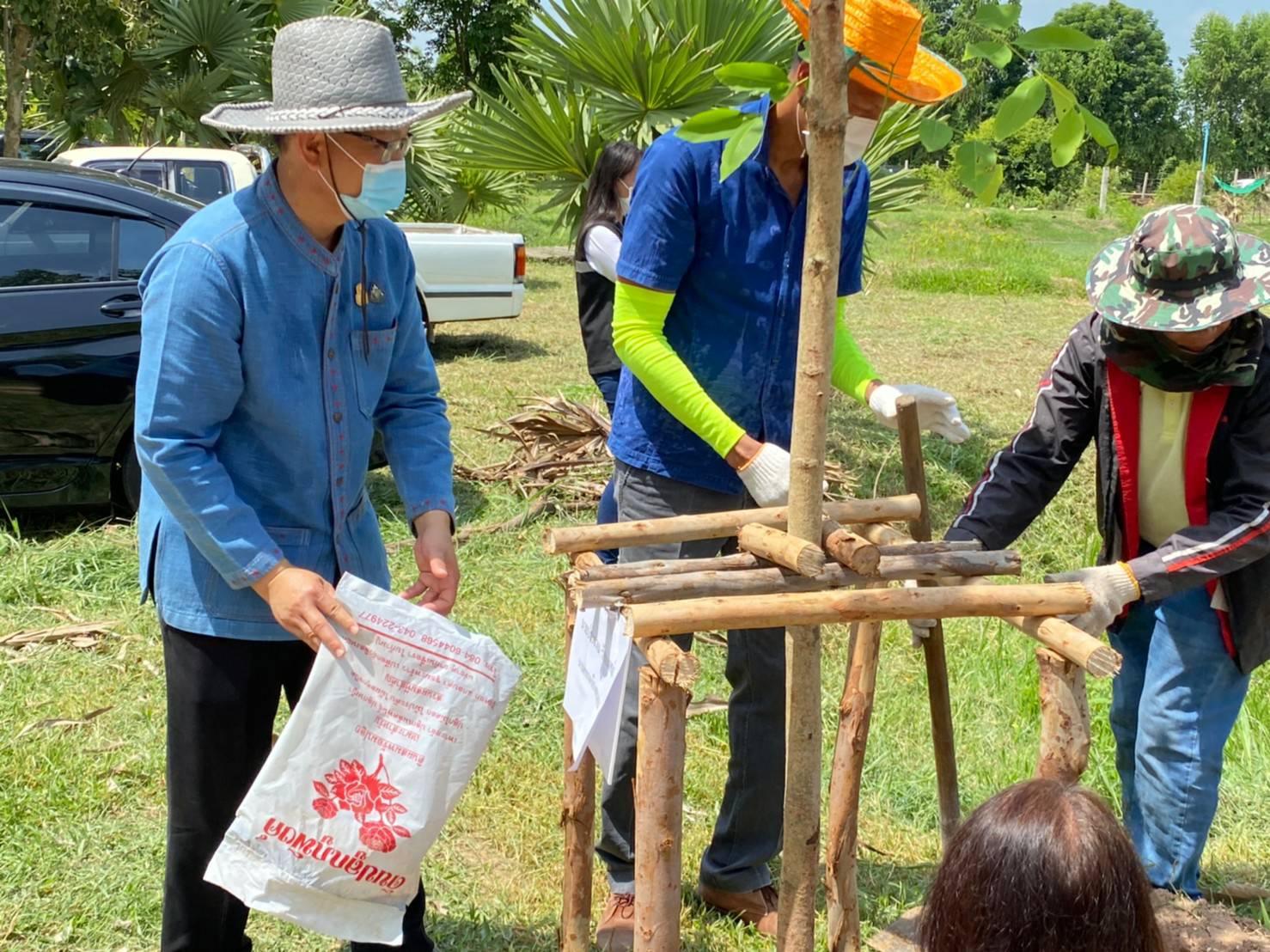 พช.ขอนแก่น : ร่วมกิจกรรมโครงการ 130 ปี กระทรวงมหาดไทย : ความสุขสร้างได้ ด้วยใจอาสา “แบกจอบ เสียม หิ้วปิ่นโต ร่วมสานสัมพันธ์เอามื้อสามัคคี” โคก หนอง นา พุทธอารยเกษตร มจร.ขอนแก่น