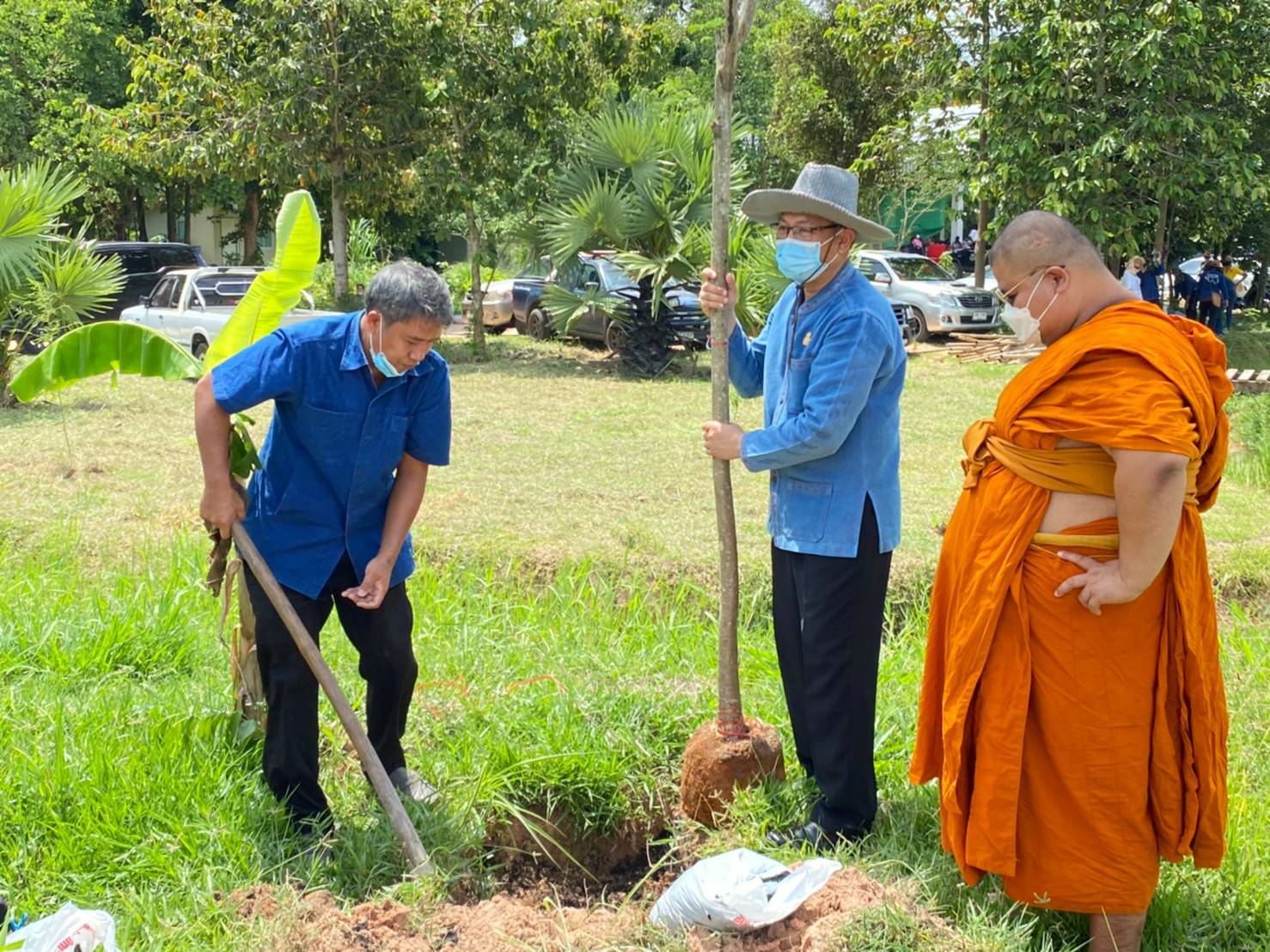 พช.ขอนแก่น : ร่วมกิจกรรมโครงการ 130 ปี กระทรวงมหาดไทย : ความสุขสร้างได้ ด้วยใจอาสา “แบกจอบ เสียม หิ้วปิ่นโต ร่วมสานสัมพันธ์เอามื้อสามัคคี” โคก หนอง นา พุทธอารยเกษตร มจร.ขอนแก่น