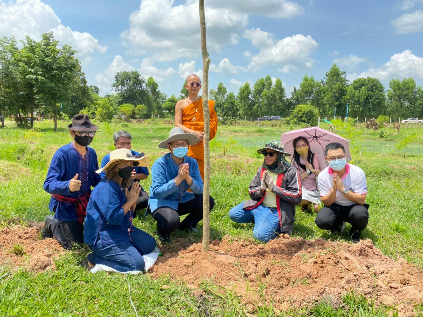 พช.ขอนแก่น : ร่วมกิจกรรมโครงการ 130 ปี กระทรวงมหาดไทย : ความสุขสร้างได้ ด้วยใจอาสา “แบกจอบ เสียม หิ้วปิ่นโต ร่วมสานสัมพันธ์เอามื้อสามัคคี” โคก หนอง นา พุทธอารยเกษตร มจร.ขอนแก่น