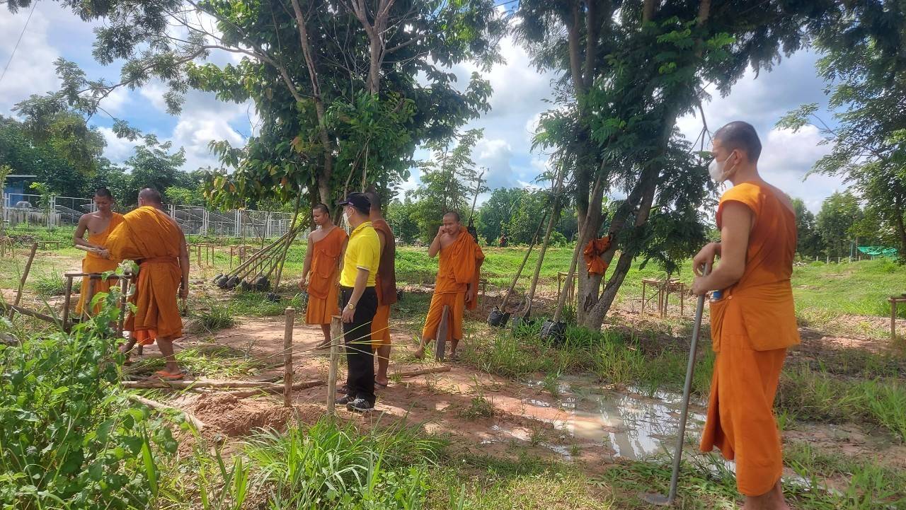 จังหวัดขอนแก่น ร่วมกับมหาวิทยาลัยมหาจุฬาลงกรณราชวิทยาลัย วิทยาเขตขอนแก่น จัดกิจกรรม “จิตอาสาพัฒนาพุทธอารยเกษตร” เฉลิมพระเกียรติพระบาทสมเด็จพระวชิรเกล้าเจ้าอยู่หัว ณ พื้นที่ โคก หนอง นา พุทธอารยเกษตร มหาวิทยาลัยมหาจุฬาลงกรณราชวิทยาลัย วิทยาเขตขอนแก่น