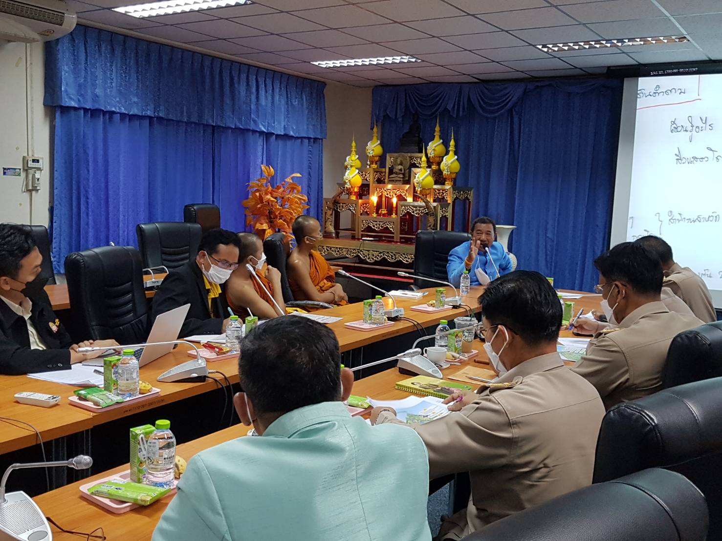 ?จังหวัดขอนแก่น : ประชุมเตรียมความพร้อมการขับเคลื่อนเขตพัฒนาเศรษฐกิจพอเพียง (SEDZ) ด้วยโมเดลเศรษฐกิจใหม่ 130 ปี กระทรวงมหาดไทย “ความสุขสร้างได้…ด้วยใจอาสา” : วัด ประชา รัฐ สร้างสุข วิถีพุทธอารยเกษตร มจร. ขอนแก่น เฉลิมพระเกียรติพระบาทสมเด็จพระชิรเกล้าเจ้าอยู่หัว เนื่องในโอกาสมหามงคลทรงมีพระชนมายุครบ 70 พรรษา?
