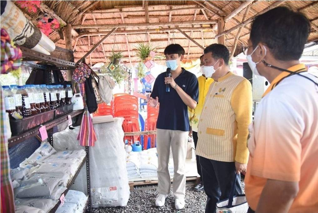 ?จังหวัดขอนแก่น: ปลัดกระทรวงมหาดไทย(นายสุทธิพงษ์ จุลเจริญ) ลงพื้นที่ศูนย์เรียนรู้ 19 พอเพียง จังหวัดขอนแก่น เน้นย้ำ ขับเคลื่อนขยายผลสร้างทีมอำเภอ ทีมตำบล ในทุกอำเภอเพื่อพัฒนาคน และคนพัฒนาพื้นที่อย่างยั่งยืน