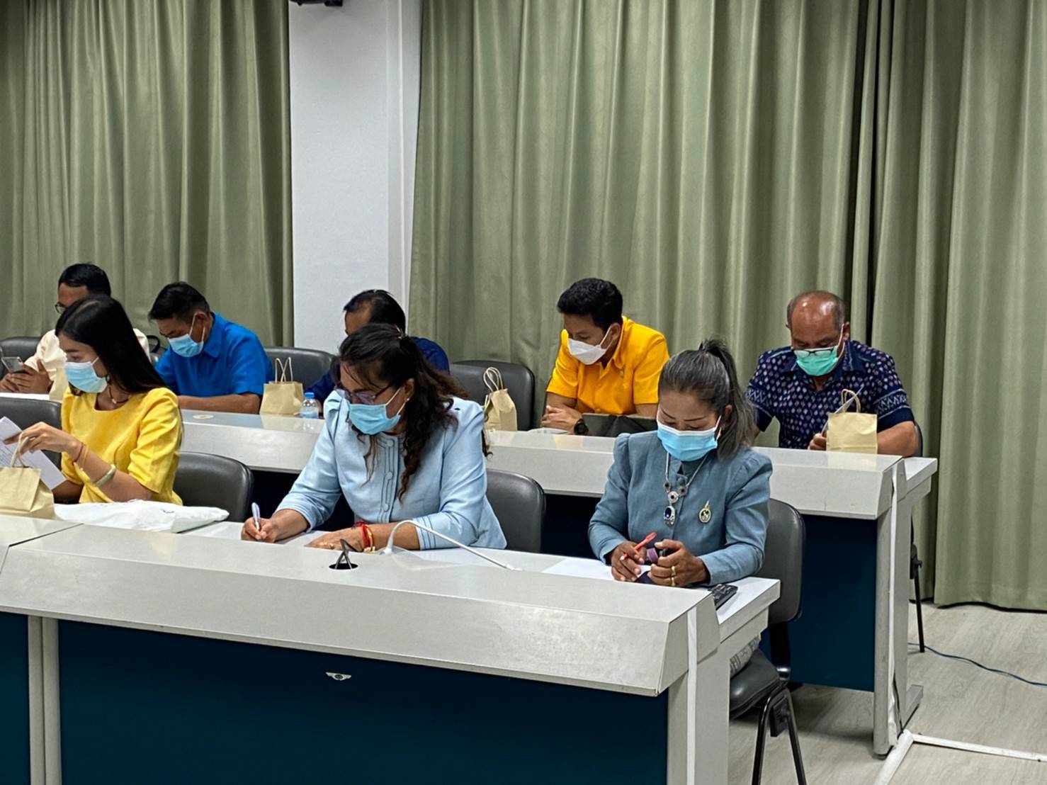 จังหวัดขอนแก่น : ประชุมคณะกรรมการรับรองมาตรฐานการพัฒนาชุมชน จังหวัดขอนแก่น ประจำปี 2565 ตามโครงการส่งเสริมและพัฒนาระบบมาตรฐานการพัฒนาชุมชน ระดับจังหวัด  กิจกรรมที่ ๒ ประเมิน/รับรอง/นำเสนอผลการพัฒนาตามระบบมาตรฐานการพัฒนาชุมชน 