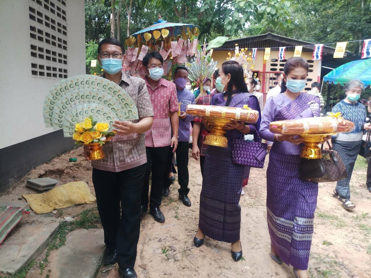 พช.ขอนแก่น : รองอธิบดีกรมการพัฒนาชุมชน (นายสุรศักดิ์  อักษรกุล) ทอดผ้าป่าสามัคคี สมทบทุนสร้างอุโบสถวัดทางพาด อำเภอเขาสวนกวาง จังหวัดขอนแก่น