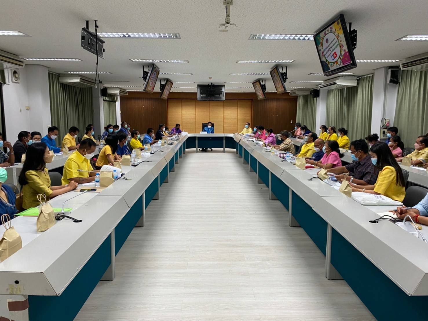 จังหวัดขอนแก่น : ประชุมคณะกรรมการรับรองมาตรฐานการพัฒนาชุมชน จังหวัดขอนแก่น ประจำปี 2565 ตามโครงการส่งเสริมและพัฒนาระบบมาตรฐานการพัฒนาชุมชน ระดับจังหวัด  กิจกรรมที่ ๒ ประเมิน/รับรอง/นำเสนอผลการพัฒนาตามระบบมาตรฐานการพัฒนาชุมชน 