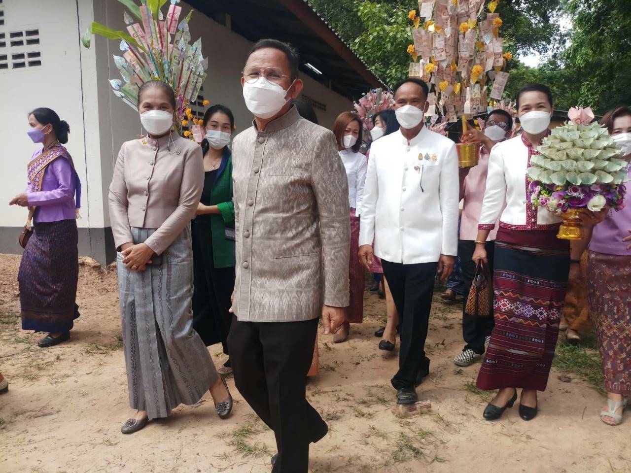 พช.ขอนแก่น : รองอธิบดีกรมการพัฒนาชุมชน (นายสุรศักดิ์  อักษรกุล) ทอดผ้าป่าสามัคคี สมทบทุนสร้างอุโบสถวัดทางพาด อำเภอเขาสวนกวาง จังหวัดขอนแก่น