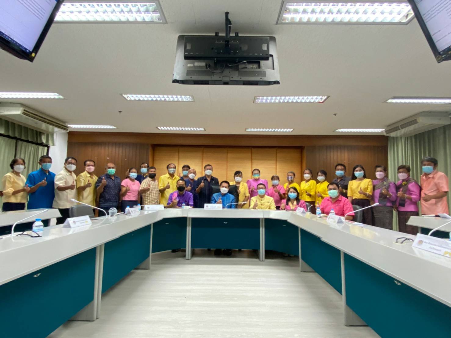 จังหวัดขอนแก่น : ประชุมคณะกรรมการรับรองมาตรฐานการพัฒนาชุมชน จังหวัดขอนแก่น ประจำปี 2565 ตามโครงการส่งเสริมและพัฒนาระบบมาตรฐานการพัฒนาชุมชน ระดับจังหวัด  กิจกรรมที่ ๒ ประเมิน/รับรอง/นำเสนอผลการพัฒนาตามระบบมาตรฐานการพัฒนาชุมชน 