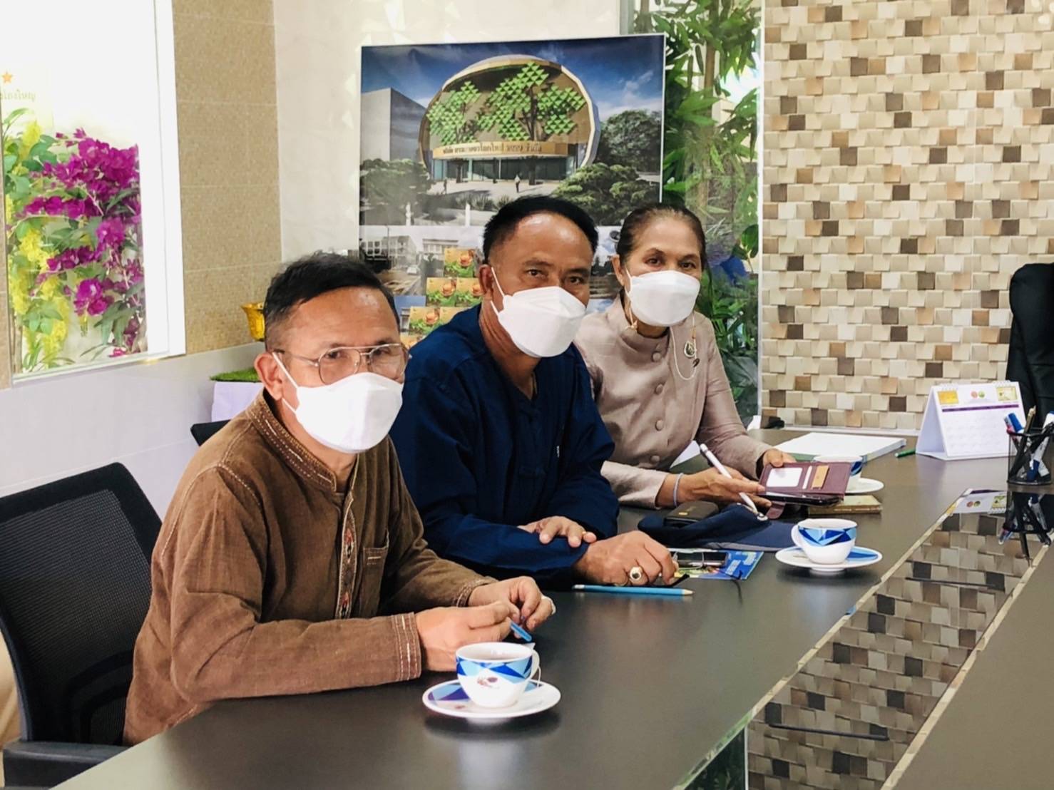 พช.ขอนแก่น : รองอธิบดี พช.(นายสุรศักดิ์ อักษรกุล) พร้อมคณะหารือแนวทางการพัฒนาและส่งเสริมอาชีพการปลูกมะเขือพวง (“หมากแข้ง”) หวังเพิ่มช่องทางการจำหน่ายแก่ครัวเรือนโคกหนองนา