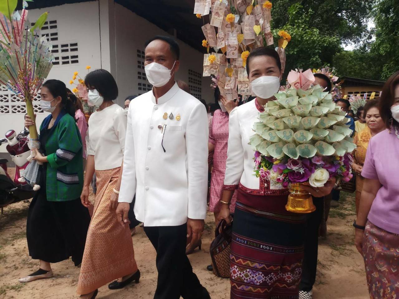 พช.ขอนแก่น : รองอธิบดีกรมการพัฒนาชุมชน (นายสุรศักดิ์  อักษรกุล) ทอดผ้าป่าสามัคคี สมทบทุนสร้างอุโบสถวัดทางพาด อำเภอเขาสวนกวาง จังหวัดขอนแก่น