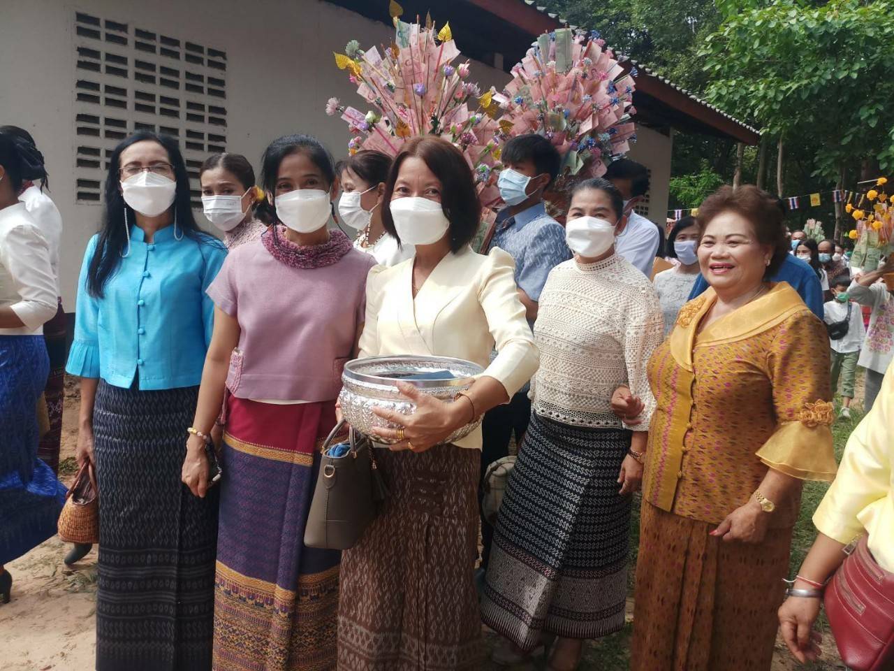พช.ขอนแก่น : รองอธิบดีกรมการพัฒนาชุมชน (นายสุรศักดิ์  อักษรกุล) ทอดผ้าป่าสามัคคี สมทบทุนสร้างอุโบสถวัดทางพาด อำเภอเขาสวนกวาง จังหวัดขอนแก่น