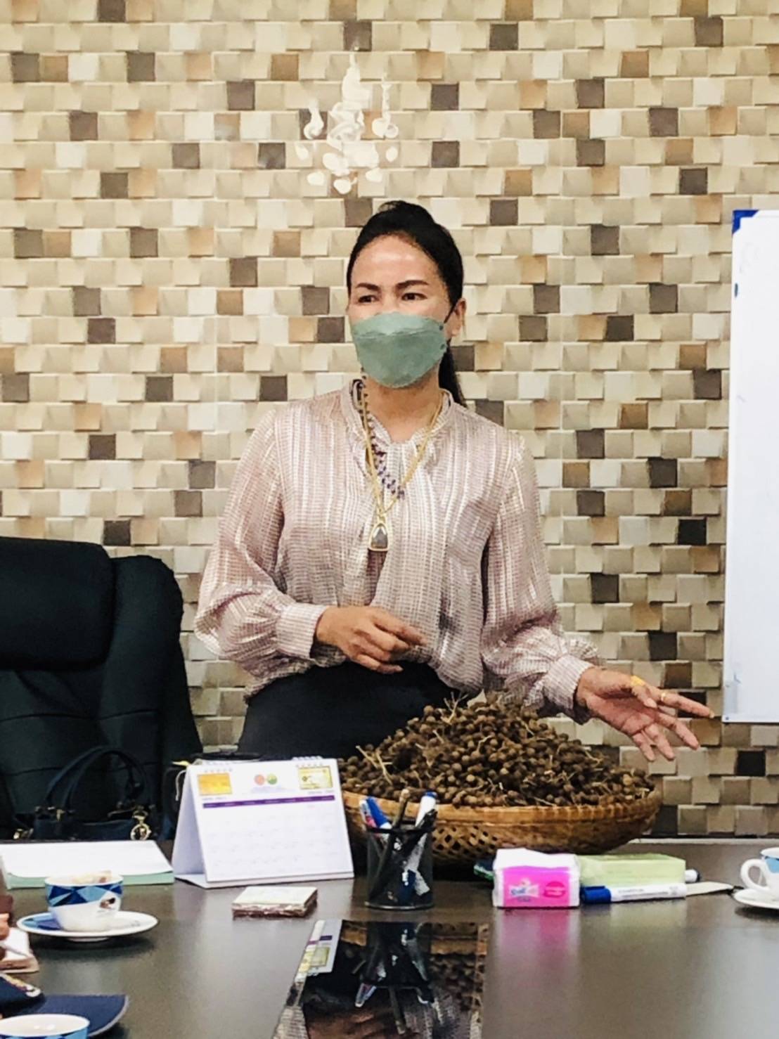 พช.ขอนแก่น : รองอธิบดี พช.(นายสุรศักดิ์ อักษรกุล) พร้อมคณะหารือแนวทางการพัฒนาและส่งเสริมอาชีพการปลูกมะเขือพวง (“หมากแข้ง”) หวังเพิ่มช่องทางการจำหน่ายแก่ครัวเรือนโคกหนองนา