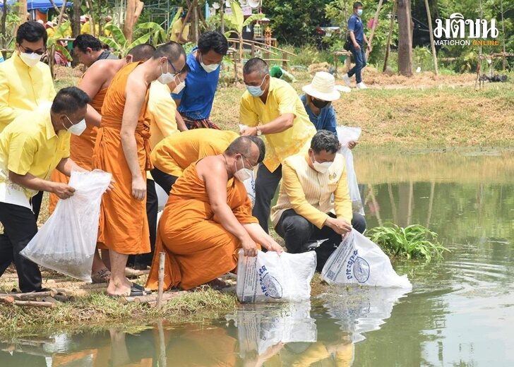 จังหวัดขอนแก่น : ปลัดกระทรวงมหาดไทย(นายสุทธิพงษ์  จุลเจริญ) เปิดกิจกรรมขับเคลื่อนเขตพัฒนา ศก.พอเพียง โมเดลเศรษฐกิจใหม่ 130 ปี มท. ความสุขสร้างได้ ด้วยใจอาสา