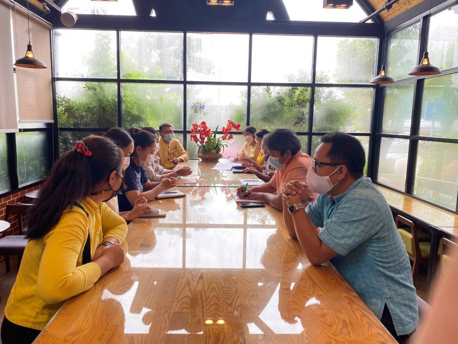 พช.ขอนแก่น : จับมือเอกชน ดันสินค้าโอทอปจำหน่าย ปั๊ม ปตท.บ้านทุ่ม หวังช่วยชุมชนเพื่อกระจายรายได้ไปสู่ชุมชนซึ่งเป็นฐานรากของประเทศ ภายใต้ชื่องาน ”ผลิตภัณฑ์ชุมชน คนรักสุขภาพ ครั้งที่ 3