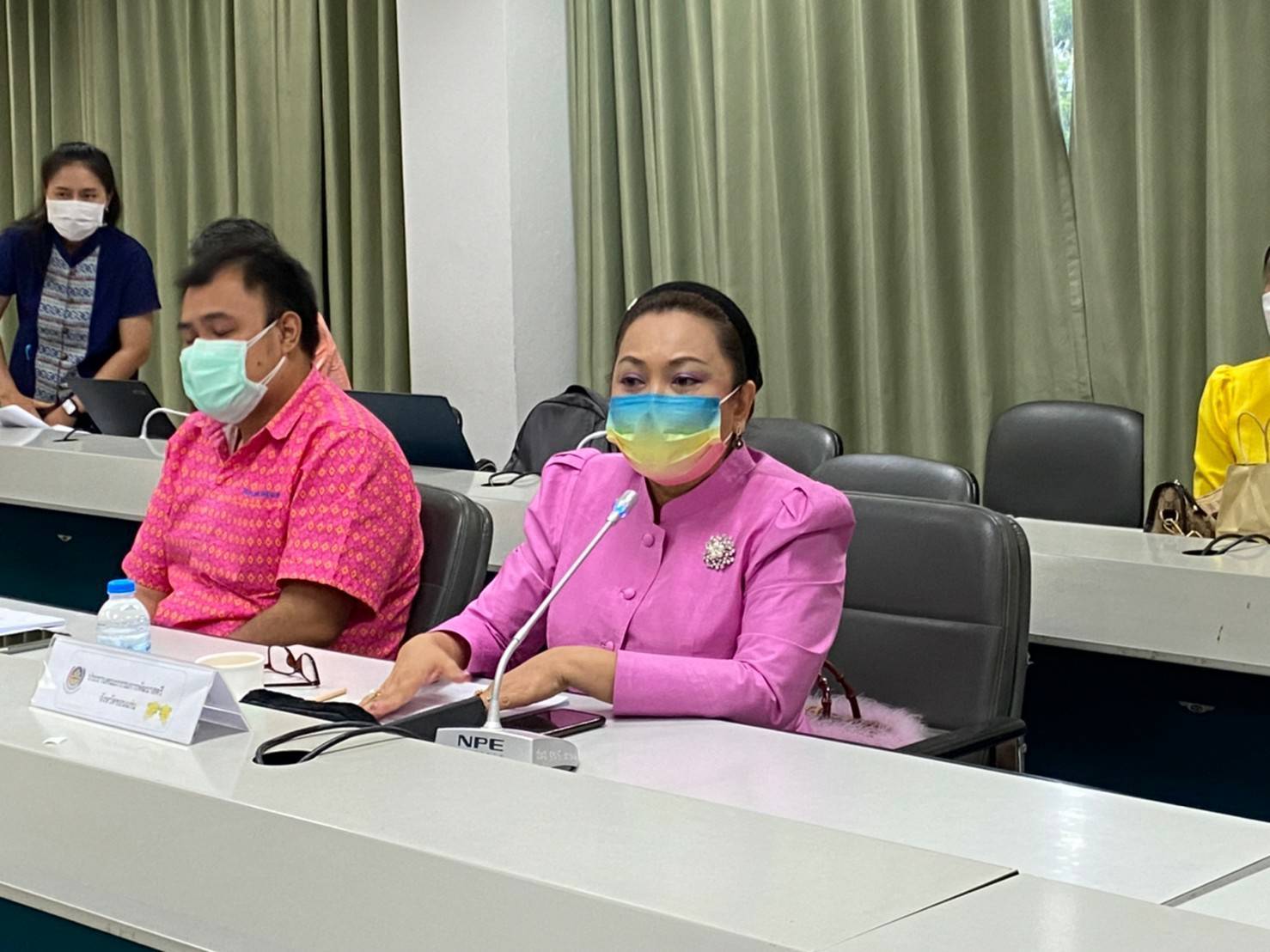 จังหวัดขอนแก่น : ประชุมคณะกรรมการรับรองมาตรฐานการพัฒนาชุมชน จังหวัดขอนแก่น ประจำปี 2565 ตามโครงการส่งเสริมและพัฒนาระบบมาตรฐานการพัฒนาชุมชน ระดับจังหวัด  กิจกรรมที่ ๒ ประเมิน/รับรอง/นำเสนอผลการพัฒนาตามระบบมาตรฐานการพัฒนาชุมชน 