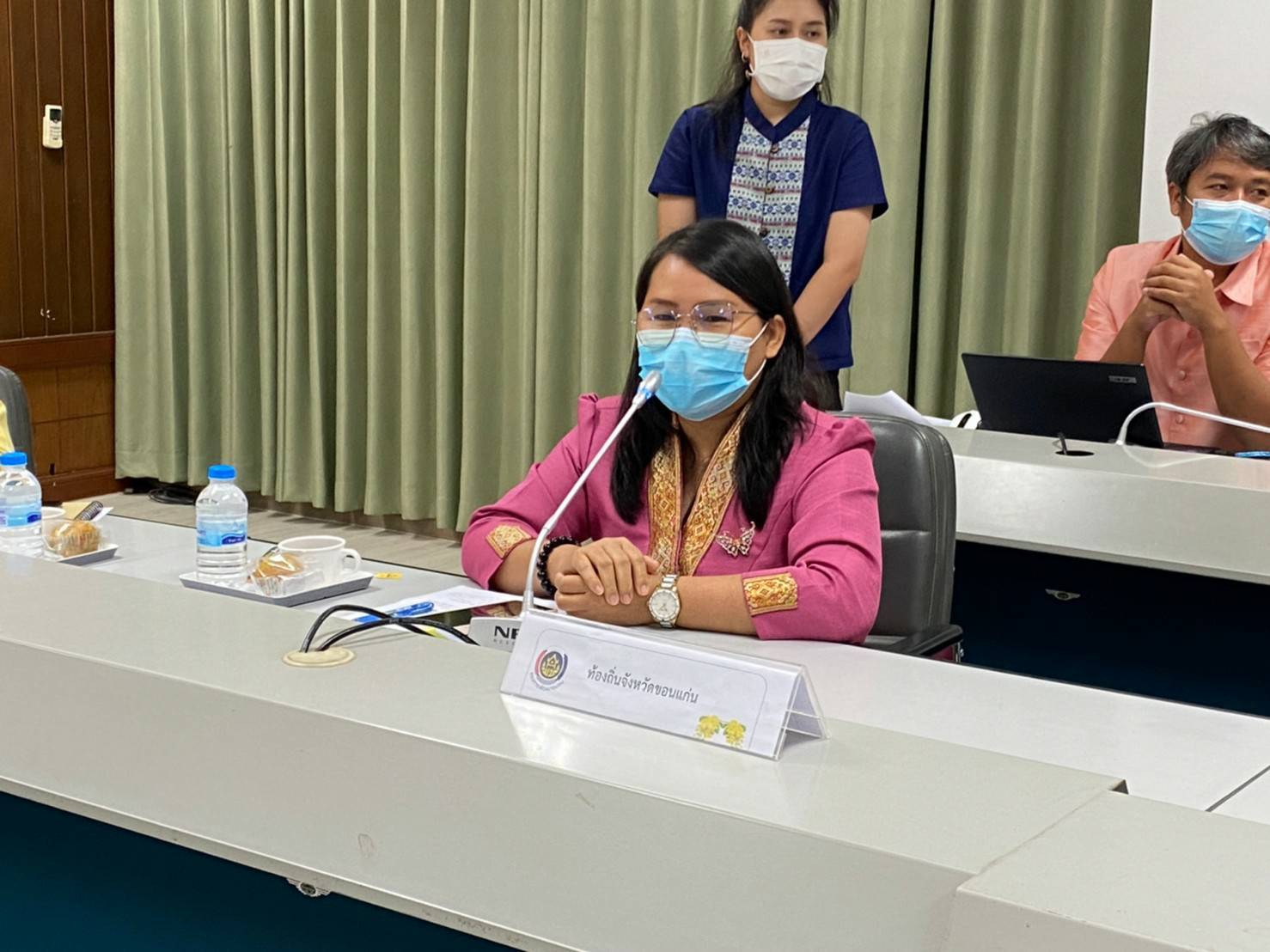จังหวัดขอนแก่น : ประชุมคณะกรรมการรับรองมาตรฐานการพัฒนาชุมชน จังหวัดขอนแก่น ประจำปี 2565 ตามโครงการส่งเสริมและพัฒนาระบบมาตรฐานการพัฒนาชุมชน ระดับจังหวัด  กิจกรรมที่ ๒ ประเมิน/รับรอง/นำเสนอผลการพัฒนาตามระบบมาตรฐานการพัฒนาชุมชน 
