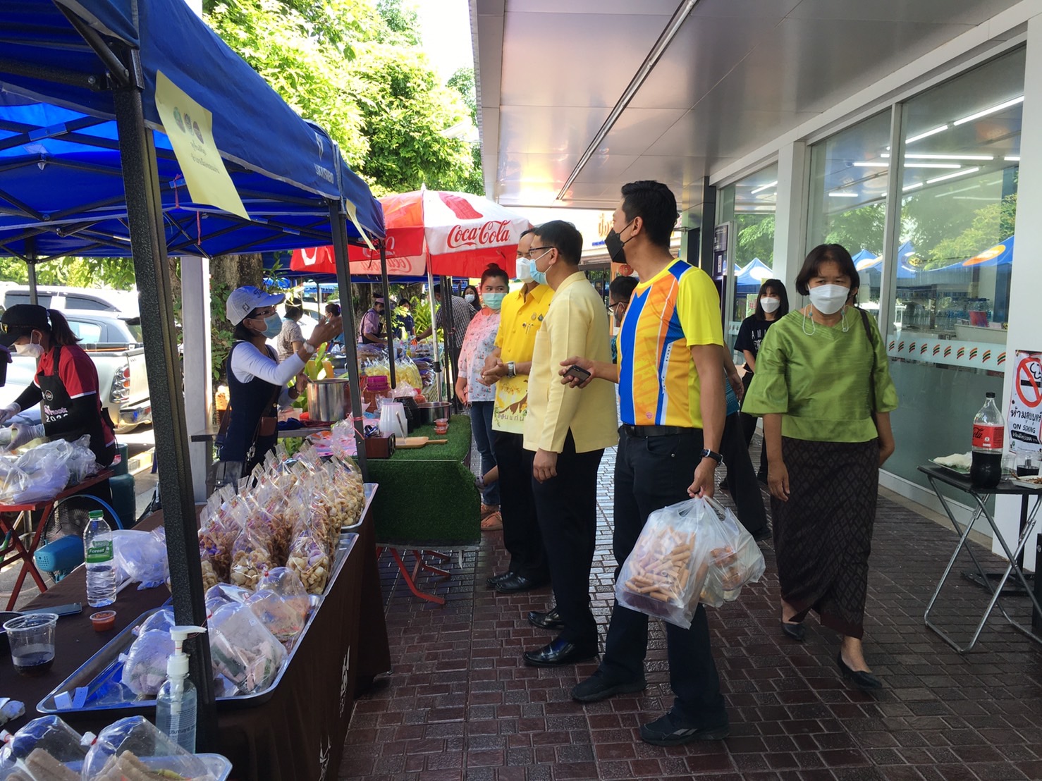 จังหวัดขอนแก่น : จับมือเอกชน เปิดพื้นที่ดันสินค้าโอทอปจำหน่าย ปั๊ม ปตท.บ้านทุ่ม หวังช่วยชุมชนเพื่อกระจายรายได้ไปสู่ชุมชนซึ่งเป็นฐานรากของประเทศ ภายใต้ชื่องาน ”ผลิตภัณฑ์ชุมชน คนรักสุขภาพ ครั้งที่ 3