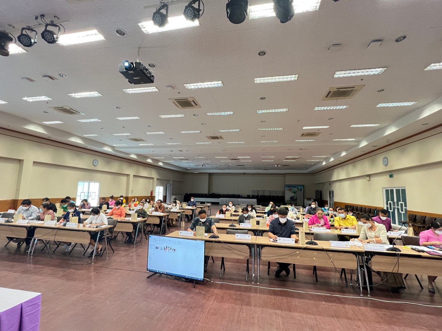 จังหวัดขอนแก่น ประชุมคณะกรรมการบริหารศูนย์อำนวยการขจัดความยากจนและพัฒนาคนทุกช่วงวัยอย่างยั่งยืนตามหลักปรัชญาของเศรษฐกิจพอเพียงจังหวัดขอนแก่น (คจพ.จ.) ครั้งที่ 4/2565