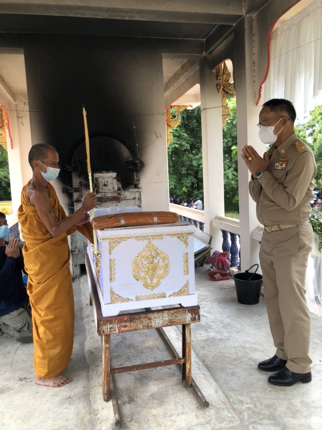 จังหวัดขอนแก่น : รองผู้ว่าราชการจังหวัดขอนแก่น (นายสุเทพ  มณีโชต) เป็นประธานฌาปนกิจศพคุณแม่บัวลอน ซุยกระเดื่อง  มารดาของนางสาวณิชนันทน์ ซุยกระเดื่อง นักวิชาการพัฒนาชุมชนชำนาญการ  สำนักงานพัฒนาชุมชนอำเภอบ้านฝาง