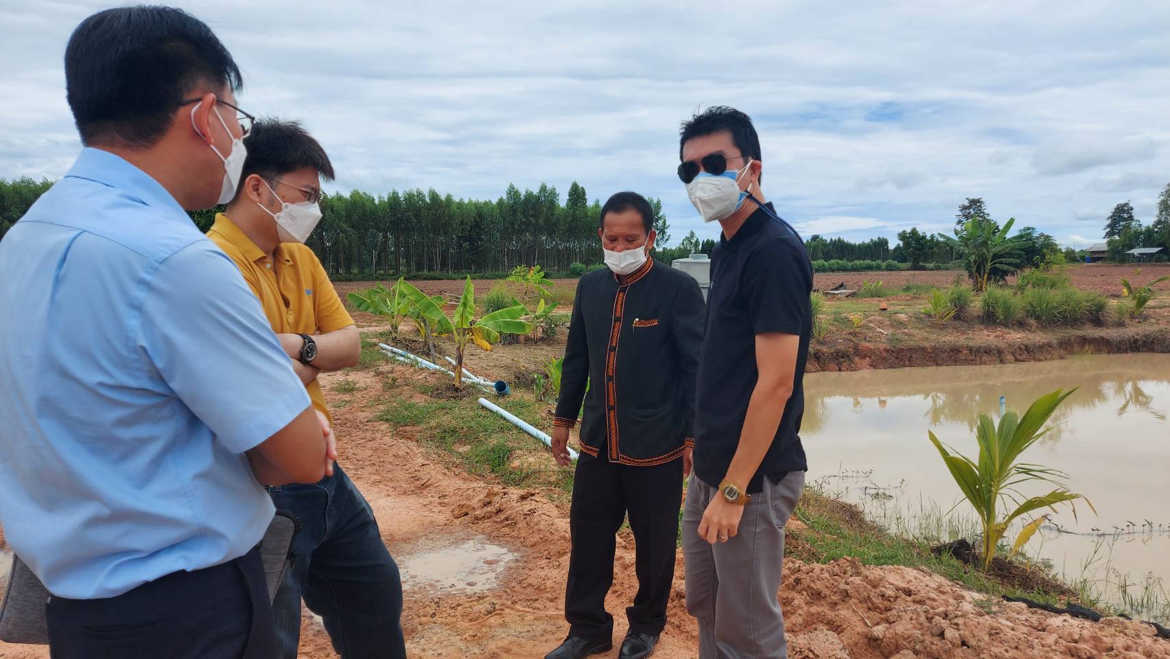 พช.ขอนแก่น : รองอธิบดีกรมการพัฒนาชุมชน (นายนิวัติ  น้อยผาง) ลงพื้นที่ร่วมประเมินความสำเร็จ “โคก หนอง นา โมเดล” ตามการติดตามประเมินผลโครงการภายใต้พระราชกำหนดให้อำนาจกระทรวงการคลังกู้เงินเพื่อแก้ไขปัญหา เยียวยา และฟื้นฟูเศรษฐกิจและสังคมที่ได้รับผลกระทบจากการระบาดของโรคติดต่อเชื้อไวรัสโคโรนา 2019 พ.ศ. 2563