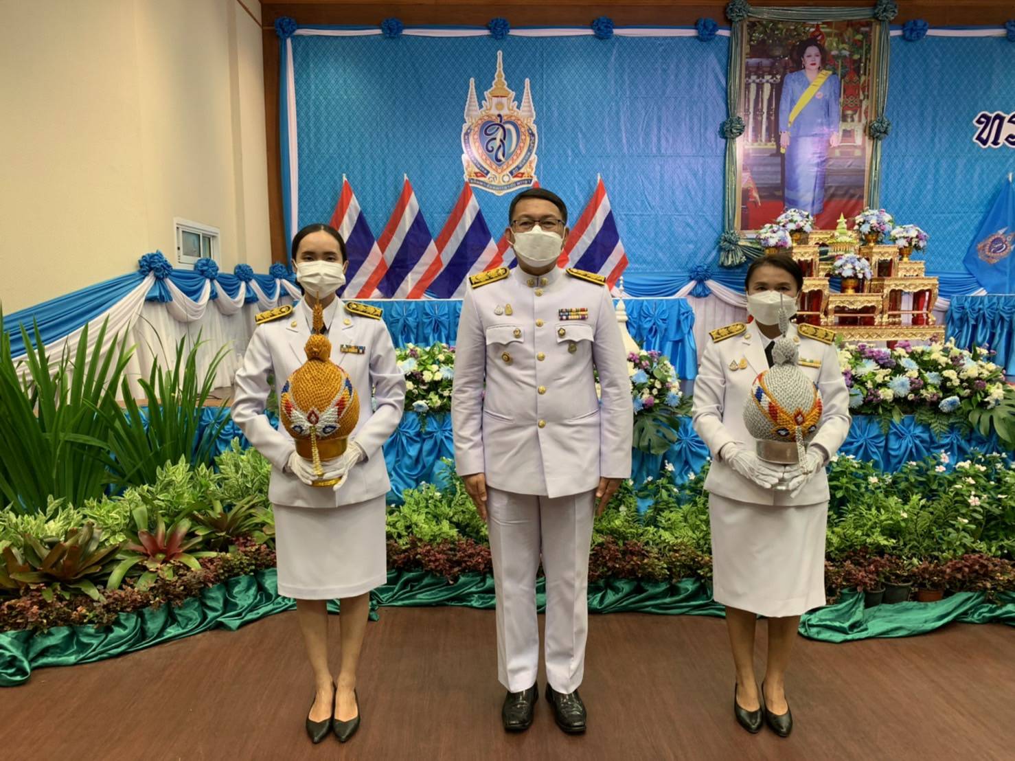 จังหวัดขอนแก่น : พสกนิกรชาวขอนแก่น ร่วมพิธีถวายเครื่องราชสักการะและวางพานพุ่ม พิธีจุดเทียนถวายพระพรชัยมงคล สมเด็จพระนางเจ้าสิริกิติ์ พระบรมราชินีนาถ พระบรมราชชนนีพันปีหลวง เนื่องในโอกาสวันเฉลิมพระชนมพรรษา 12 สิงหาคม 2565