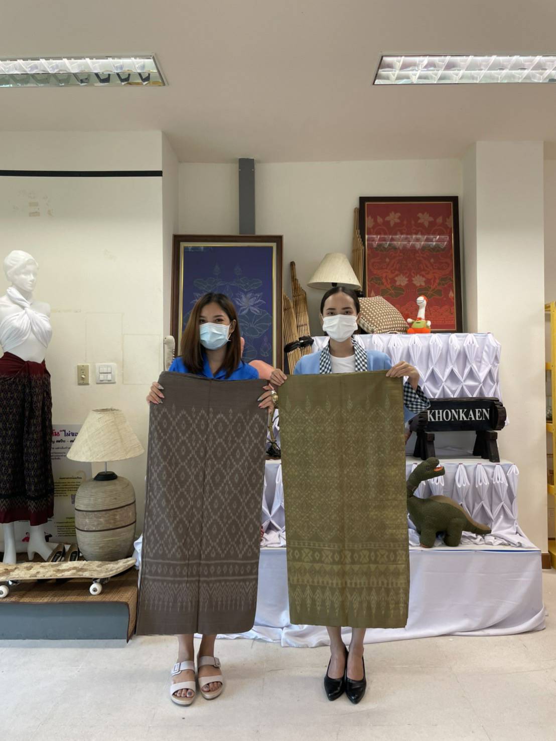 พช. ขอนแก่น : สืบสานแนวพระดำริ ‘เจ้าฟ้าสิริวัณณวรีฯ’ รับผ้าประกวด ผ้าลายพระราชทาน ‘ผ้าขิดลายนารีรัตนราชกัญญา’ ชิงรางวัลพระราชทาน ปี 65