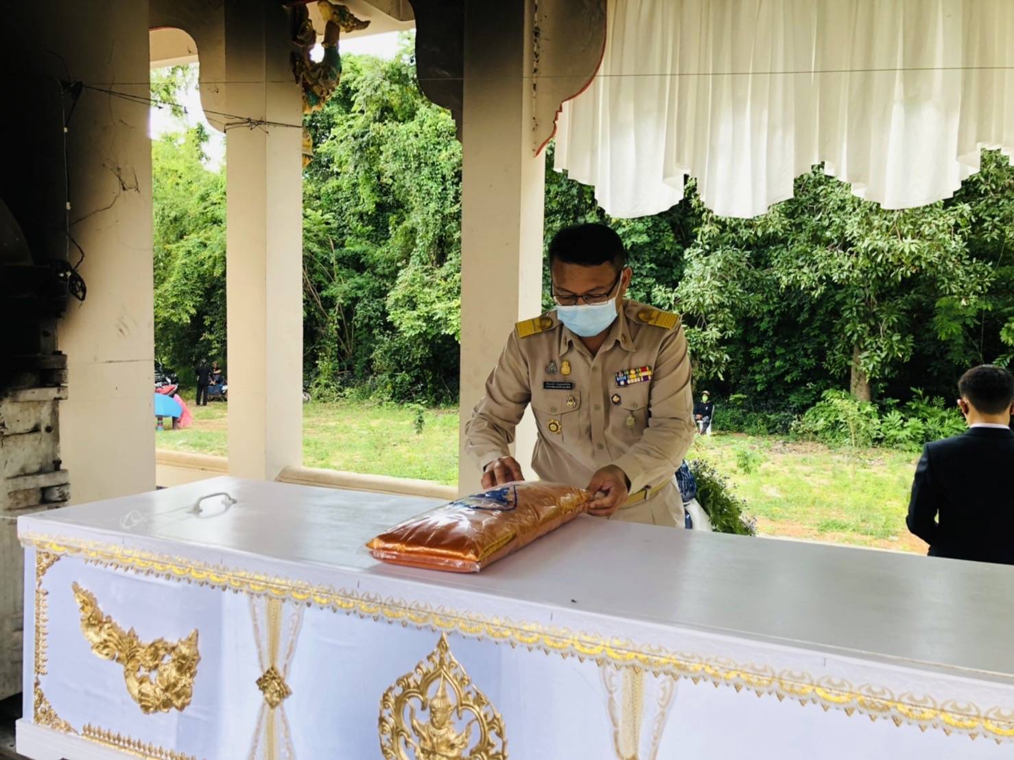จังหวัดขอนแก่น : รองผู้ว่าราชการจังหวัดขอนแก่น (นายสุเทพ  มณีโชต) เป็นประธานฌาปนกิจศพคุณแม่บัวลอน ซุยกระเดื่อง  มารดาของนางสาวณิชนันทน์ ซุยกระเดื่อง นักวิชาการพัฒนาชุมชนชำนาญการ  สำนักงานพัฒนาชุมชนอำเภอบ้านฝาง