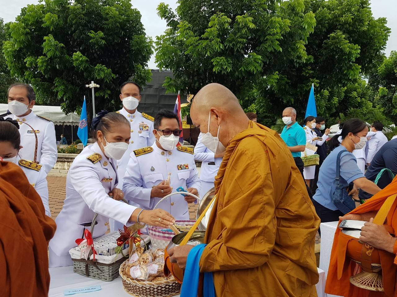 จังหวัดขอนแก่น : ” ผู้ว่าราชการจังหวัดขอนแก่น” เป็นประธานทำบุญตักบาตร พระสงฆ์ เพื่อถวายเป็นพระราชกุศล เนื่องในโอกาสวันเฉลิมพระชนมพรรษา 90 พรรษา 12 สิงหาคม 2565 สมเด็จพระนางเจ้าสิริกิติ์ พระบรมราชินีนาถ พระบรมราชชนนีพันปีหลวง 12 สิงหาคม 2565