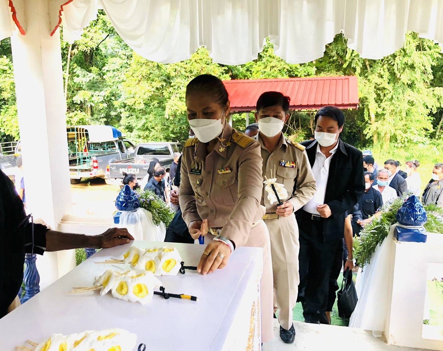 จังหวัดขอนแก่น : รองผู้ว่าราชการจังหวัดขอนแก่น (นายสุเทพ  มณีโชต) เป็นประธานฌาปนกิจศพคุณแม่บัวลอน ซุยกระเดื่อง  มารดาของนางสาวณิชนันทน์ ซุยกระเดื่อง นักวิชาการพัฒนาชุมชนชำนาญการ  สำนักงานพัฒนาชุมชนอำเภอบ้านฝาง