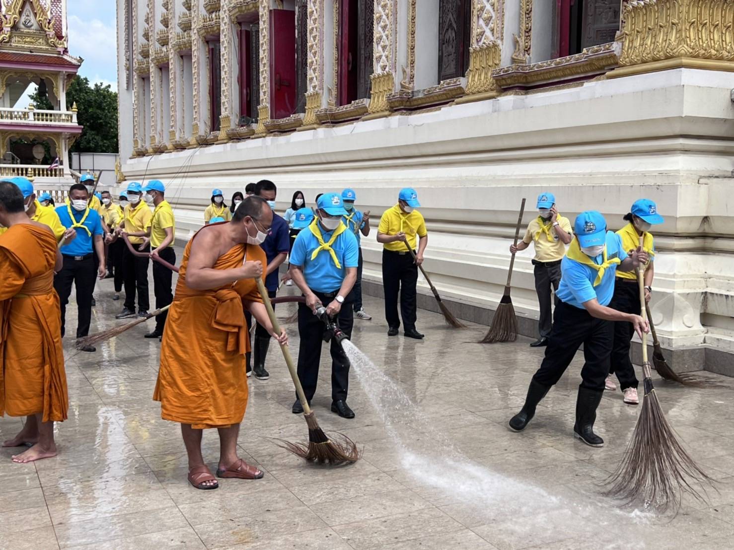 พช.ขอนแก่น : จิตอาสาเราทำความดี ด้วยหัวใจ จัดกิจกรรม Big Cleaning Day วัด ประชา รัฐ สร้างสุข เพื่อเฉลิมพระเกียรติเนื่องในวันเฉลิมพระชนมพรรษา 90 พรรษา สมเด็จพระนางเจ้าสิริกิติ์ พระบรมราชินีนาถ พระบรมราชชนนีพันปีหลวง