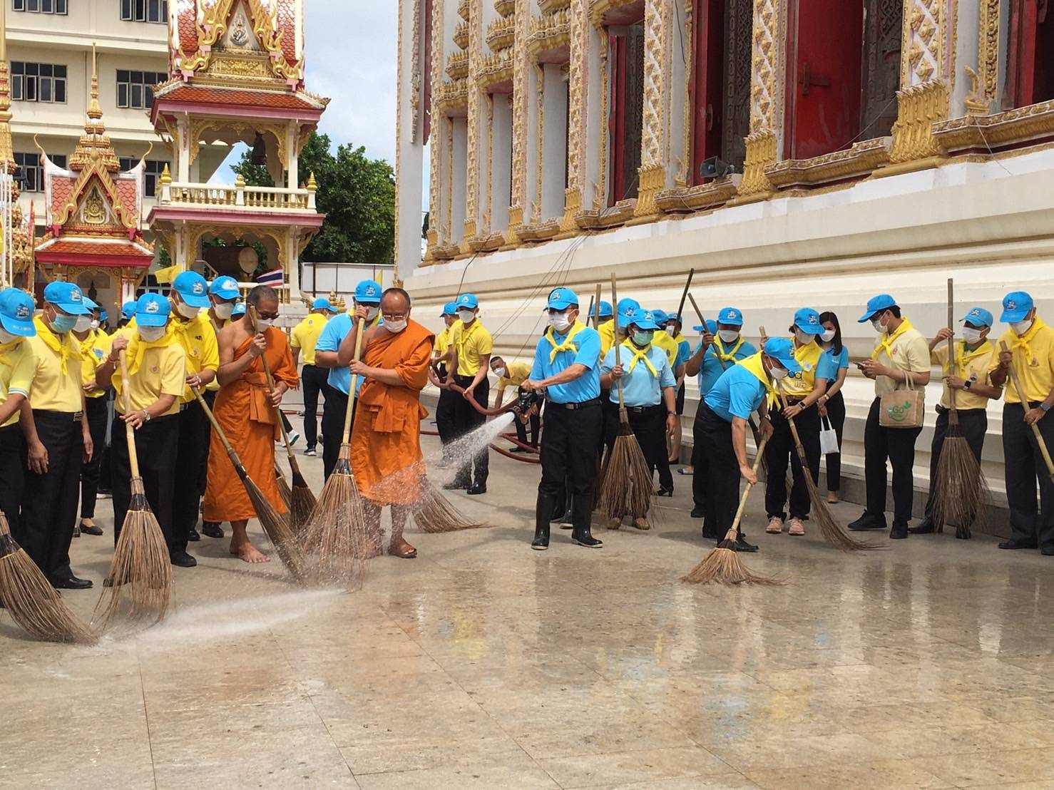พช.ขอนแก่น : จิตอาสาเราทำความดี ด้วยหัวใจ จัดกิจกรรม Big Cleaning Day วัด ประชา รัฐ สร้างสุข เพื่อเฉลิมพระเกียรติเนื่องในวันเฉลิมพระชนมพรรษา 90 พรรษา สมเด็จพระนางเจ้าสิริกิติ์ พระบรมราชินีนาถ พระบรมราชชนนีพันปีหลวง