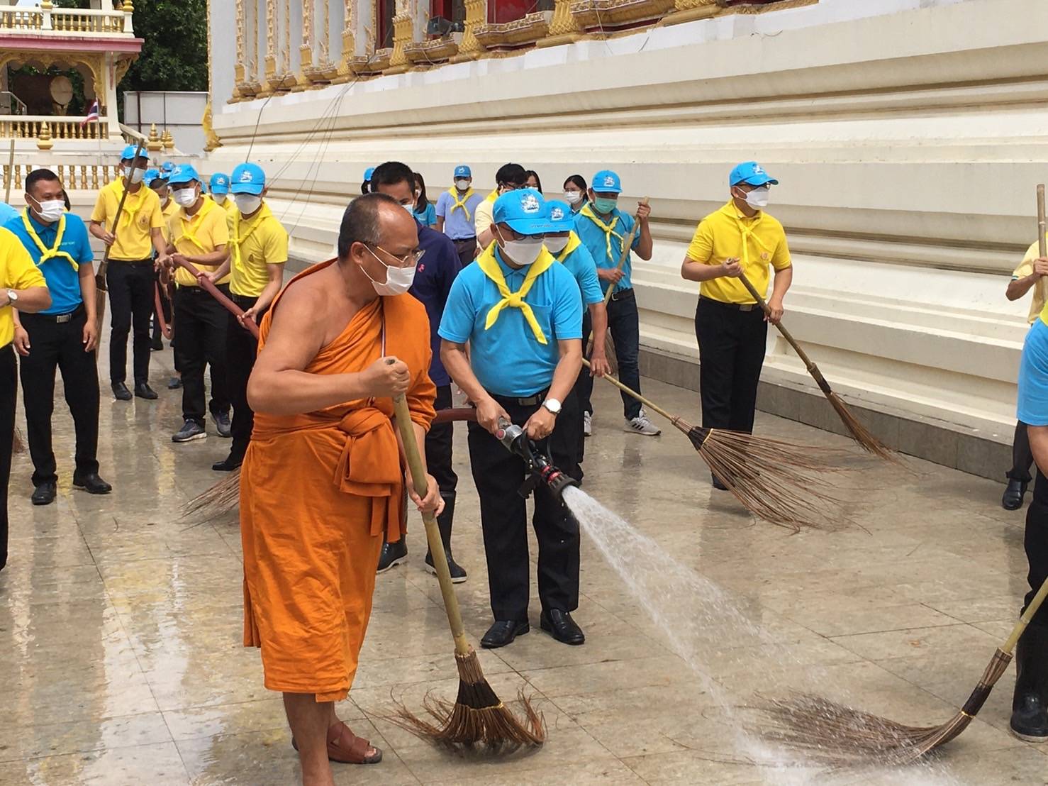 พช.ขอนแก่น : จิตอาสาเราทำความดี ด้วยหัวใจ จัดกิจกรรม Big Cleaning Day วัด ประชา รัฐ สร้างสุข เพื่อเฉลิมพระเกียรติเนื่องในวันเฉลิมพระชนมพรรษา 90 พรรษา สมเด็จพระนางเจ้าสิริกิติ์ พระบรมราชินีนาถ พระบรมราชชนนีพันปีหลวง