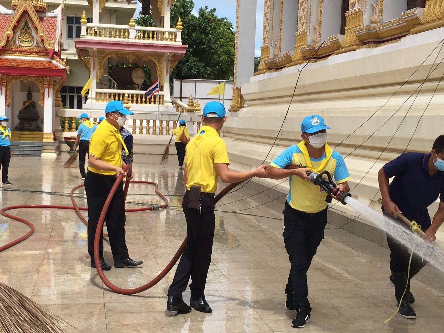พช.ขอนแก่น : จิตอาสาเราทำความดี ด้วยหัวใจ จัดกิจกรรม Big Cleaning Day วัด ประชา รัฐ สร้างสุข เพื่อเฉลิมพระเกียรติเนื่องในวันเฉลิมพระชนมพรรษา 90 พรรษา สมเด็จพระนางเจ้าสิริกิติ์ พระบรมราชินีนาถ พระบรมราชชนนีพันปีหลวง